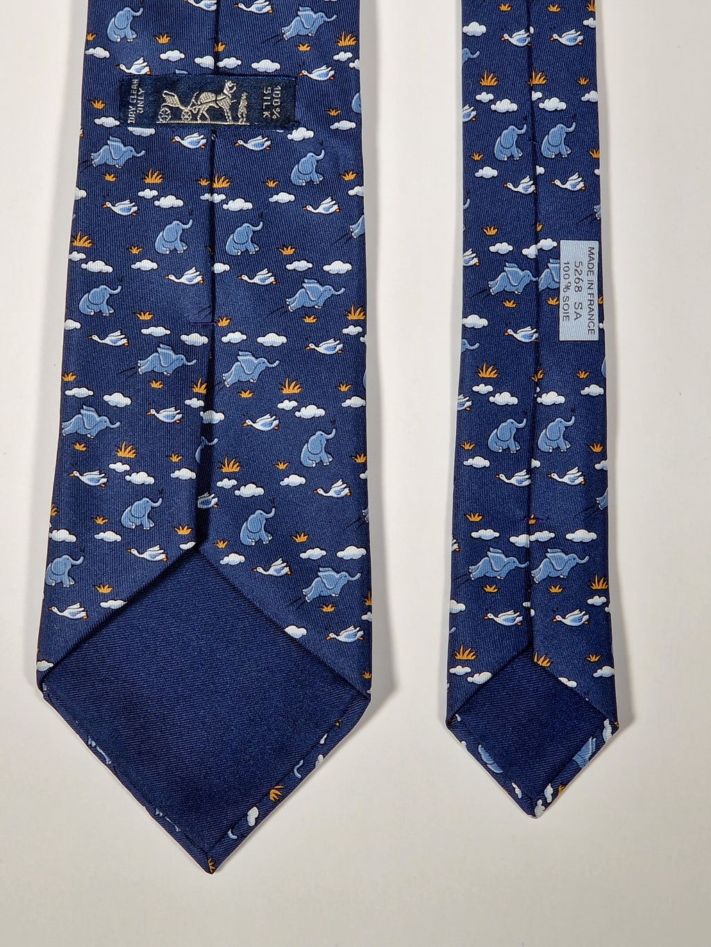 005268 Hermès tie whimsical flying elephant 5268 SA