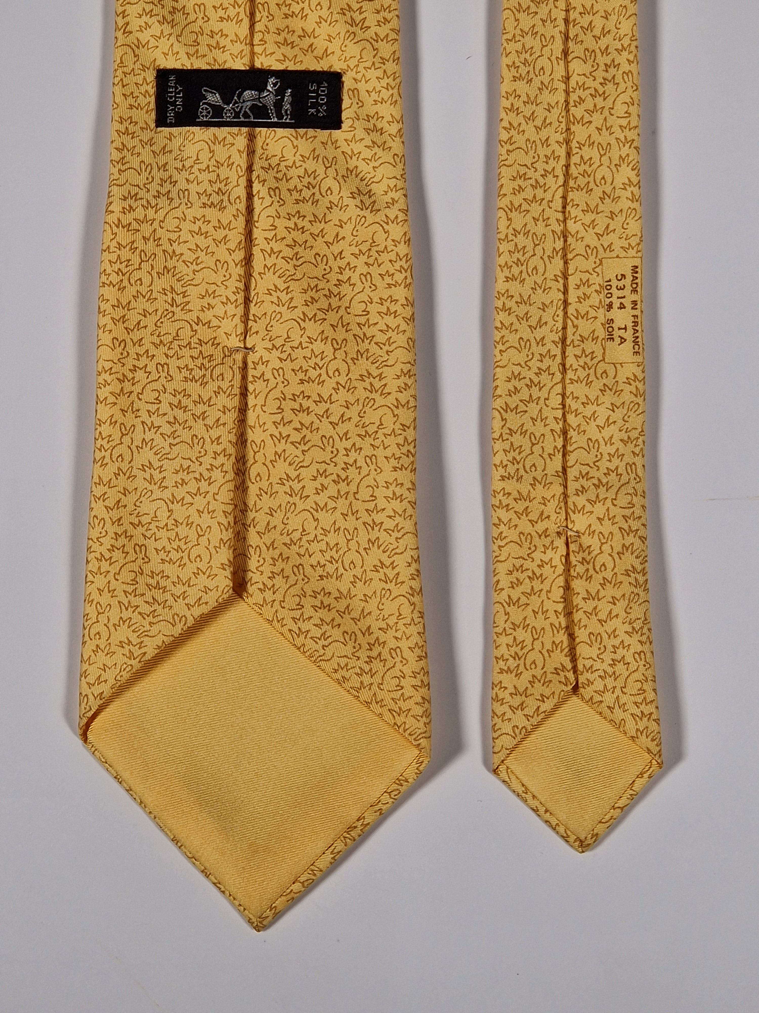 Hermès silk tie yellow rabbits Hermès 5314 TA