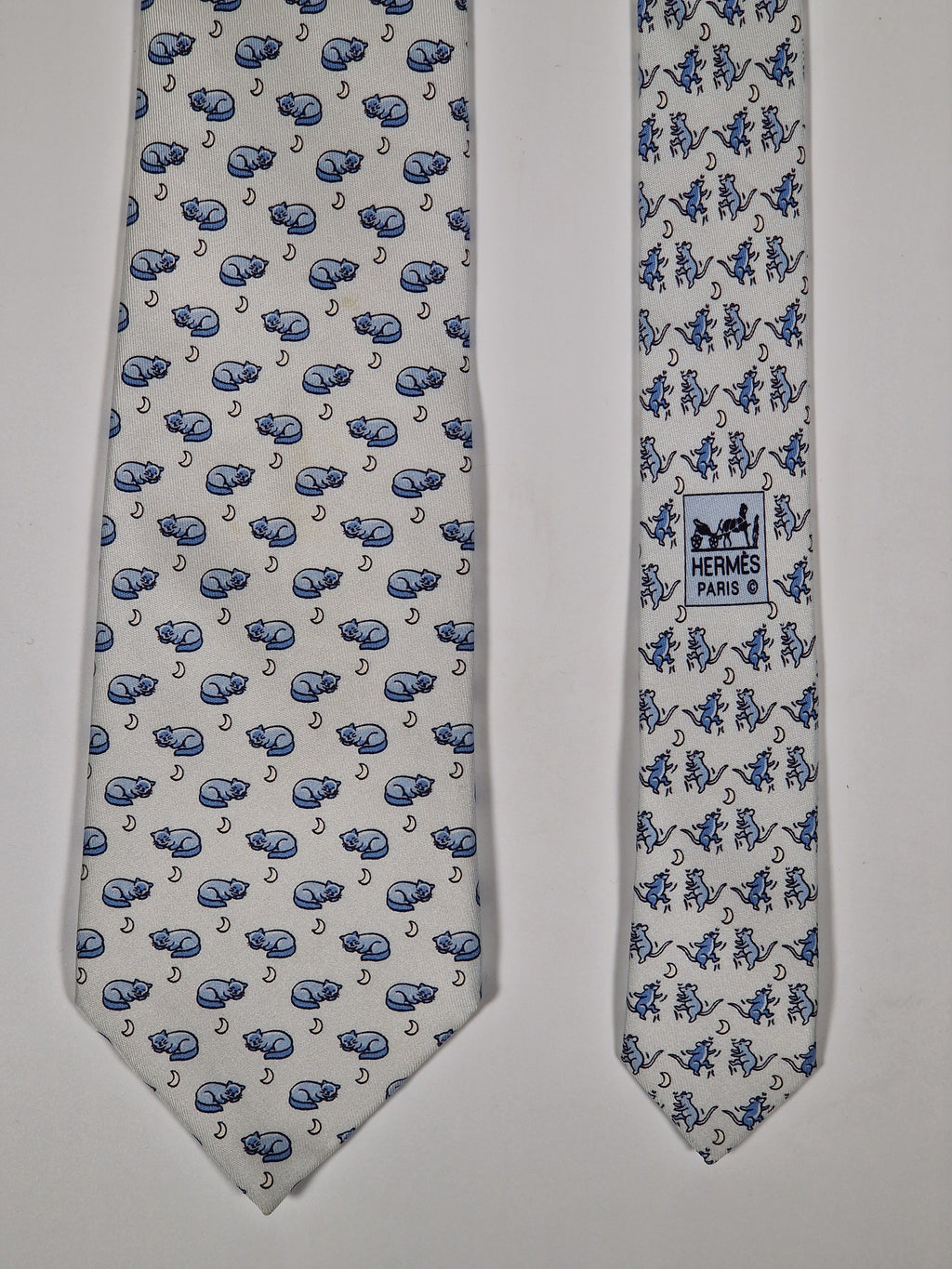 005415 Hermès tie blue whimsical cat and mouse pattern 5415 OA