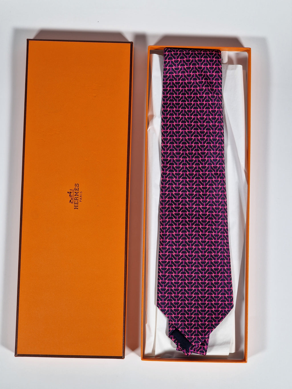 Hermés black and purple silk tie 5490 UA with box