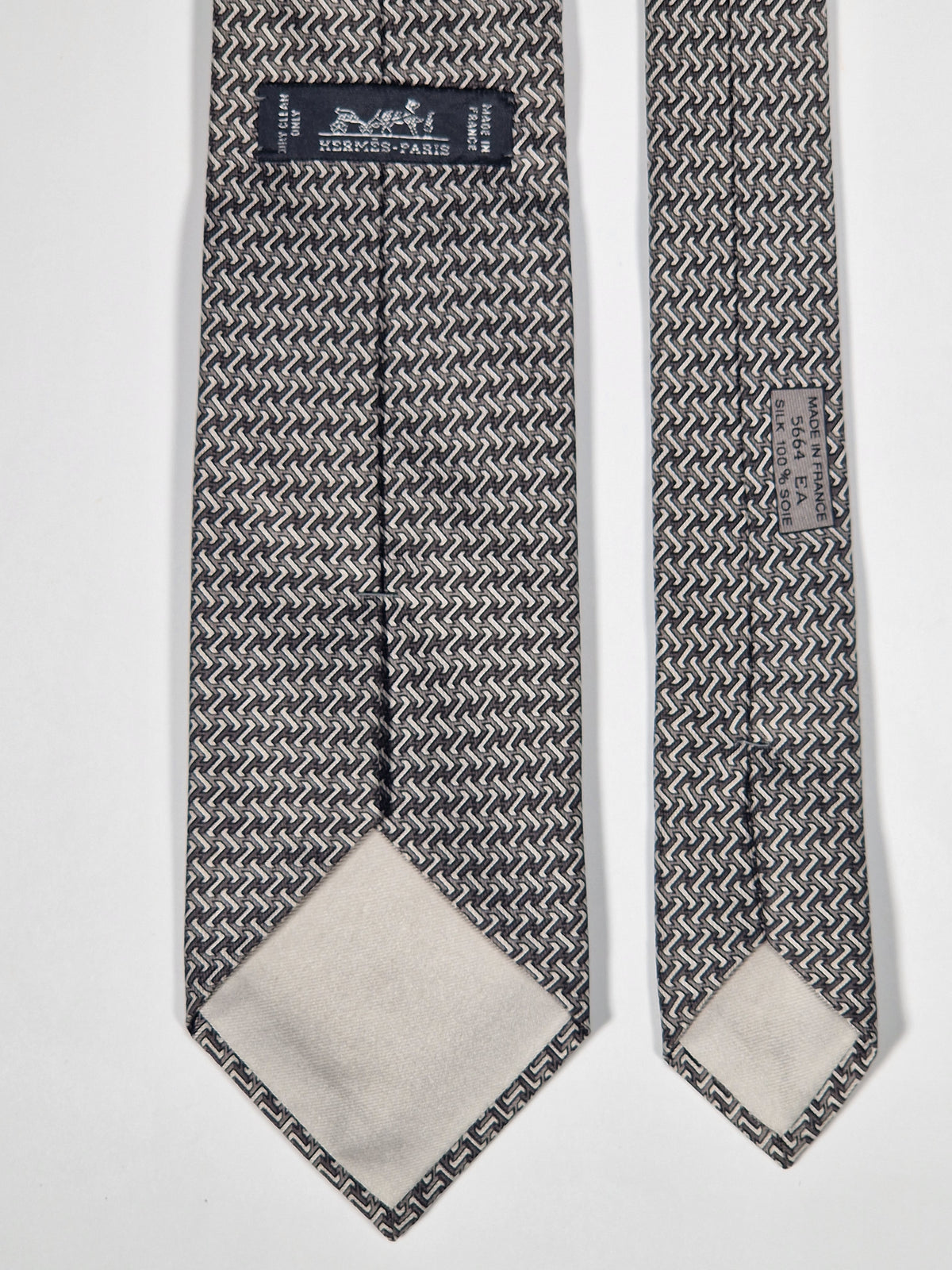 005664 Hermès tie grey H pattern 5664 EA