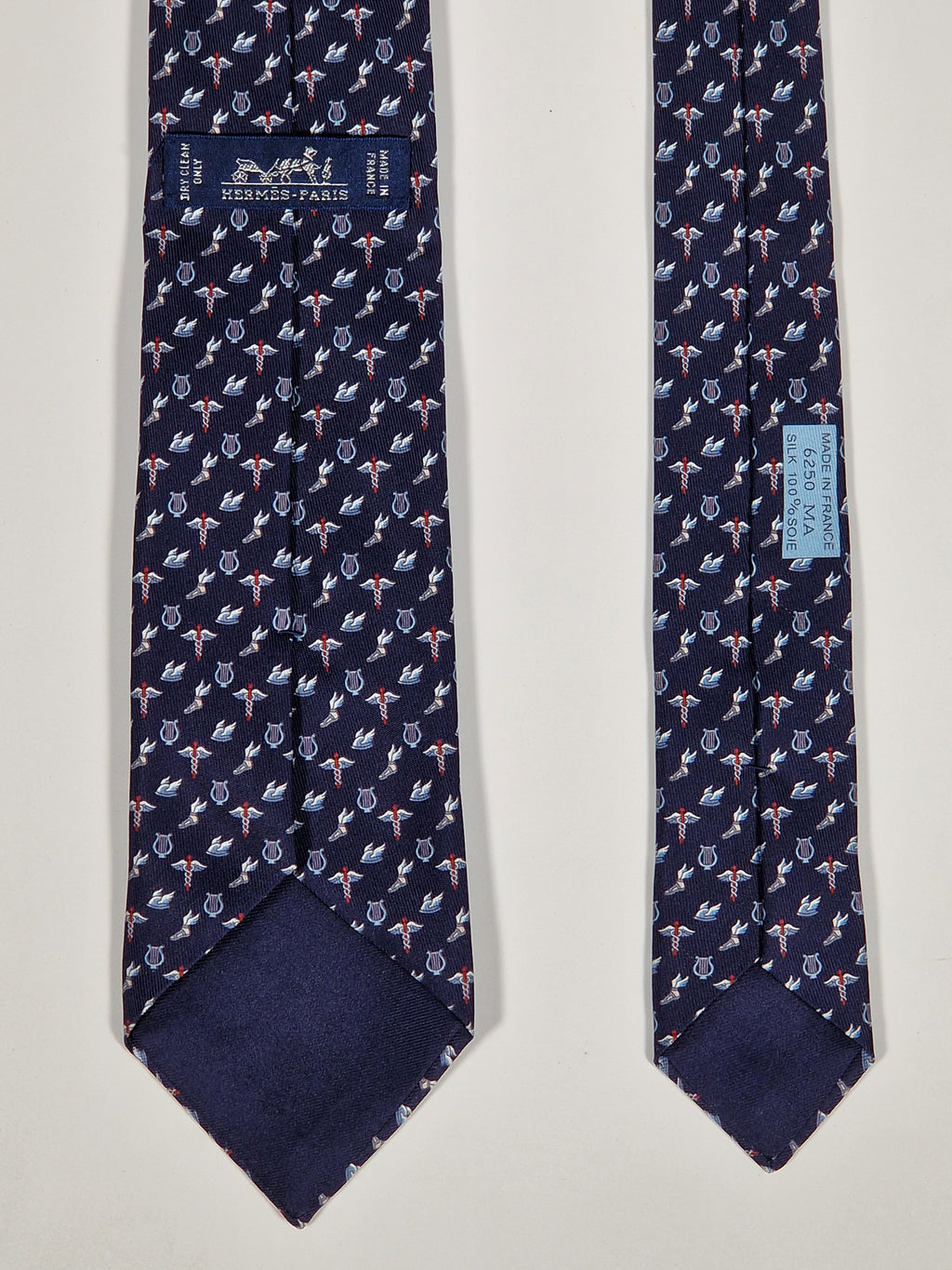 Hermès silk tie blu historical Hermès pattern 6250 MA
