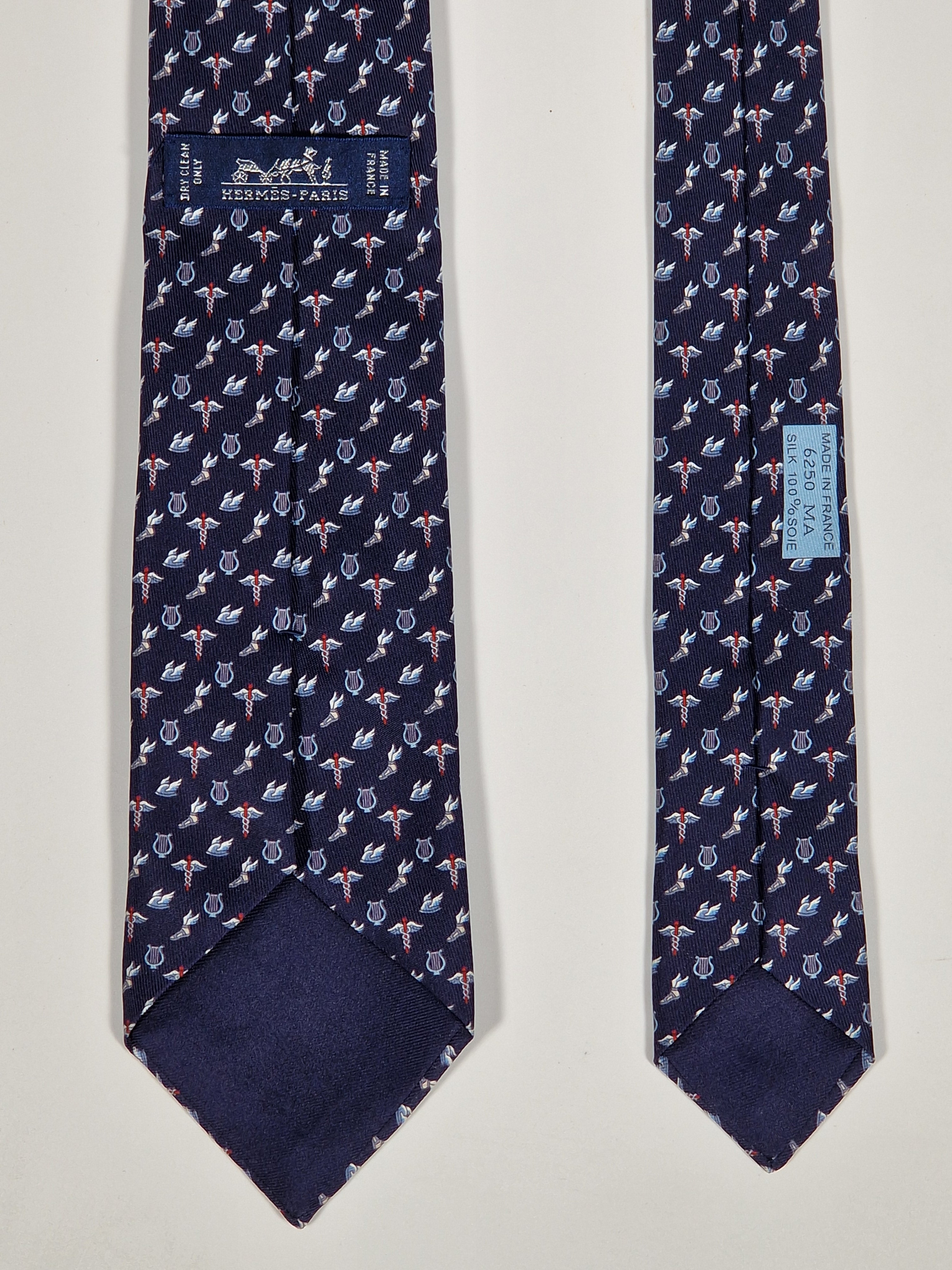 Hermès silk tie blu historical Hermès pattern 6250 MA
