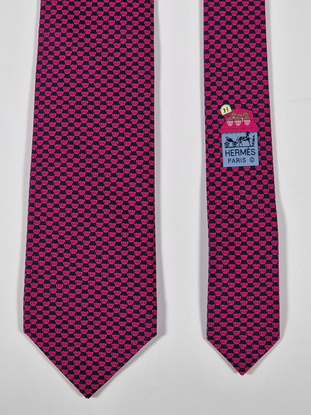 Hermès silk tie Black and mangenta cupcakes Hermès 645796 HA