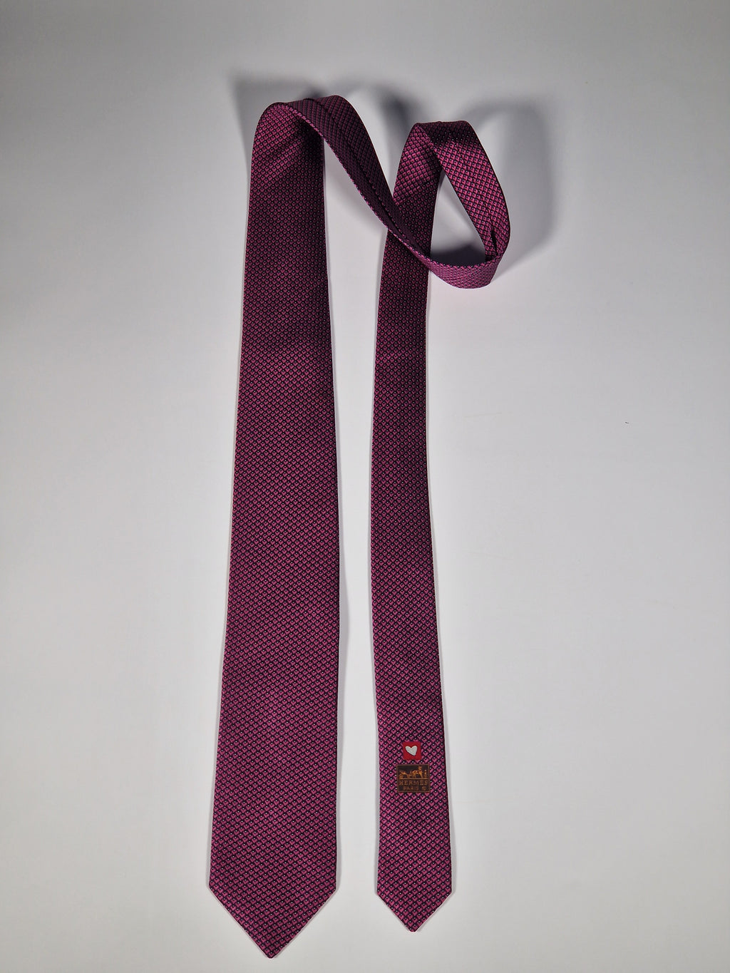 Hermès jacquard silk tie red heart pattern 659122 T
