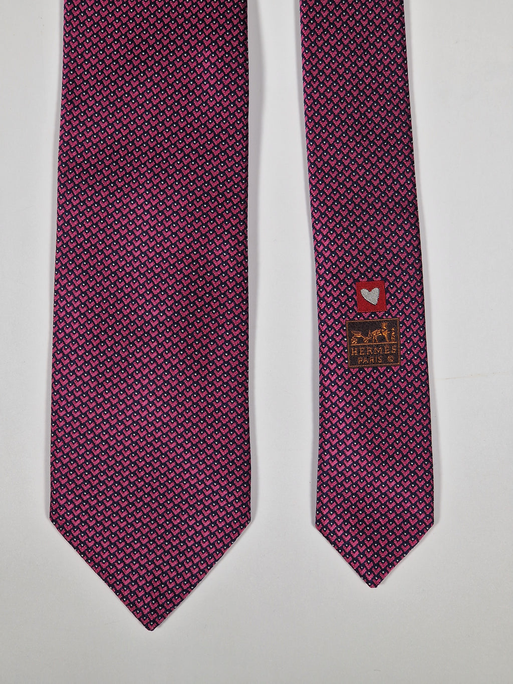 Hermès jacquard silk tie red heart pattern 659122 T