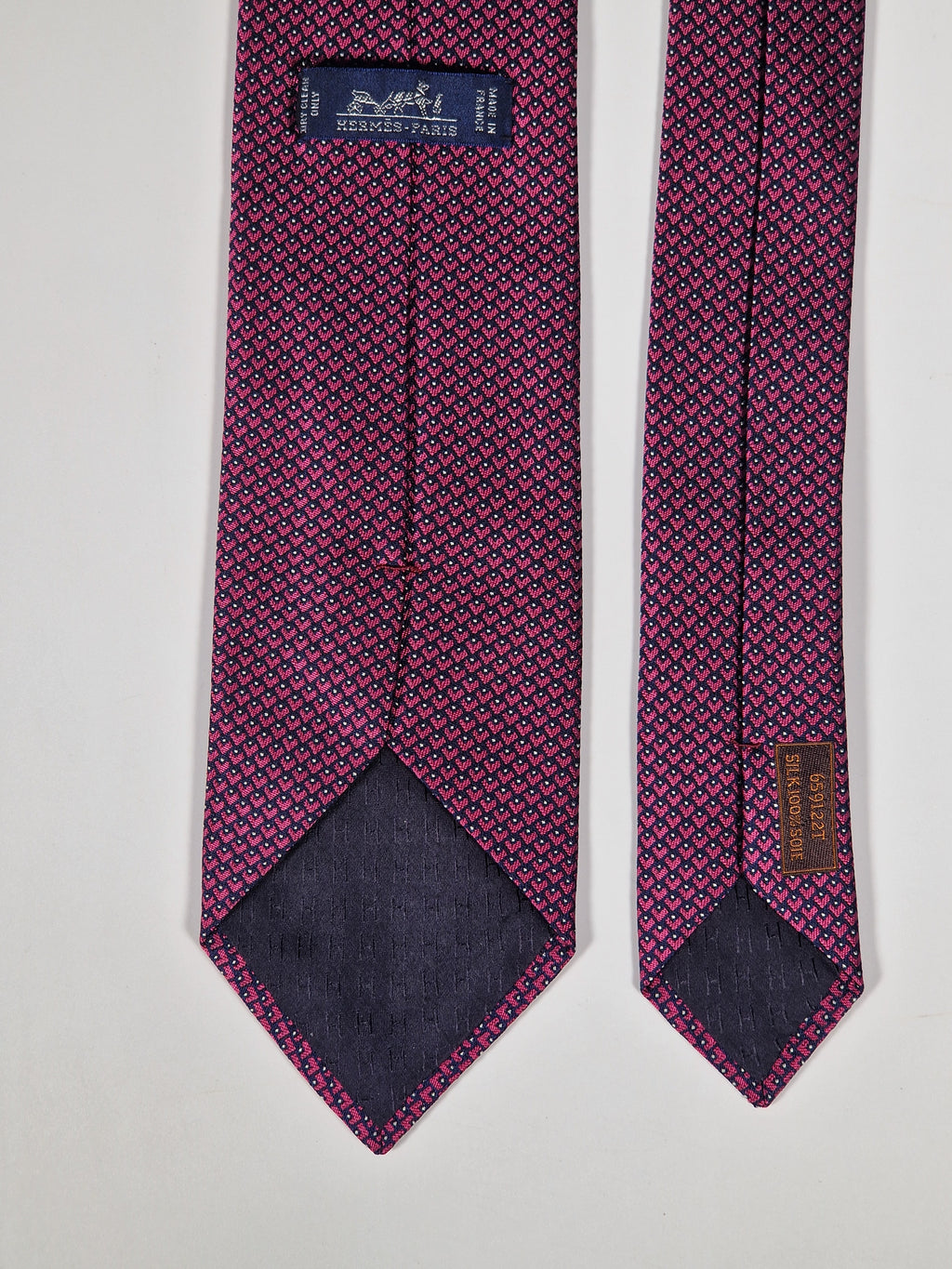 Hermès jacquard silk tie red heart pattern 659122 T