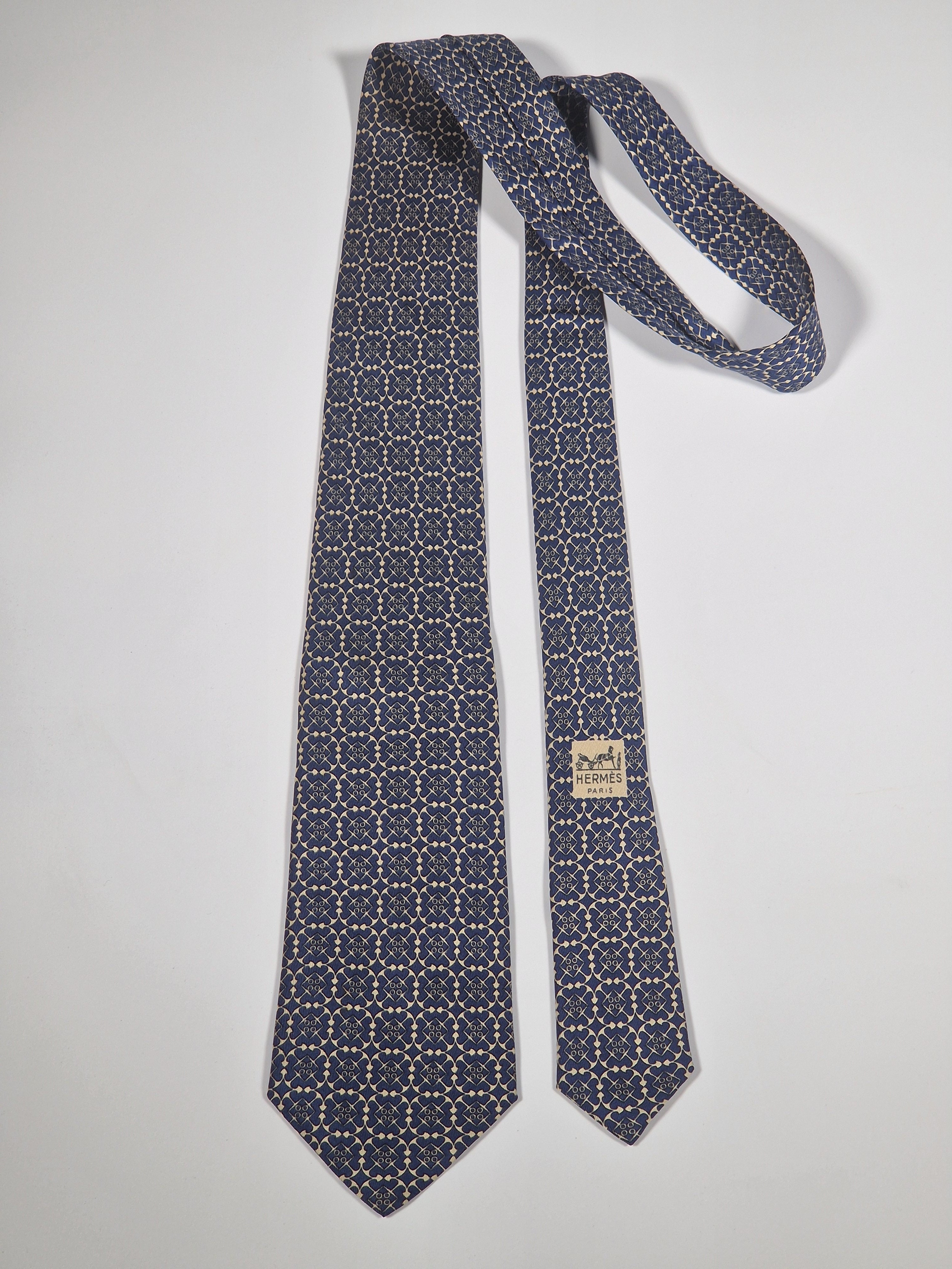 00679 Hermès silk tie blue navy pattern 679 OA