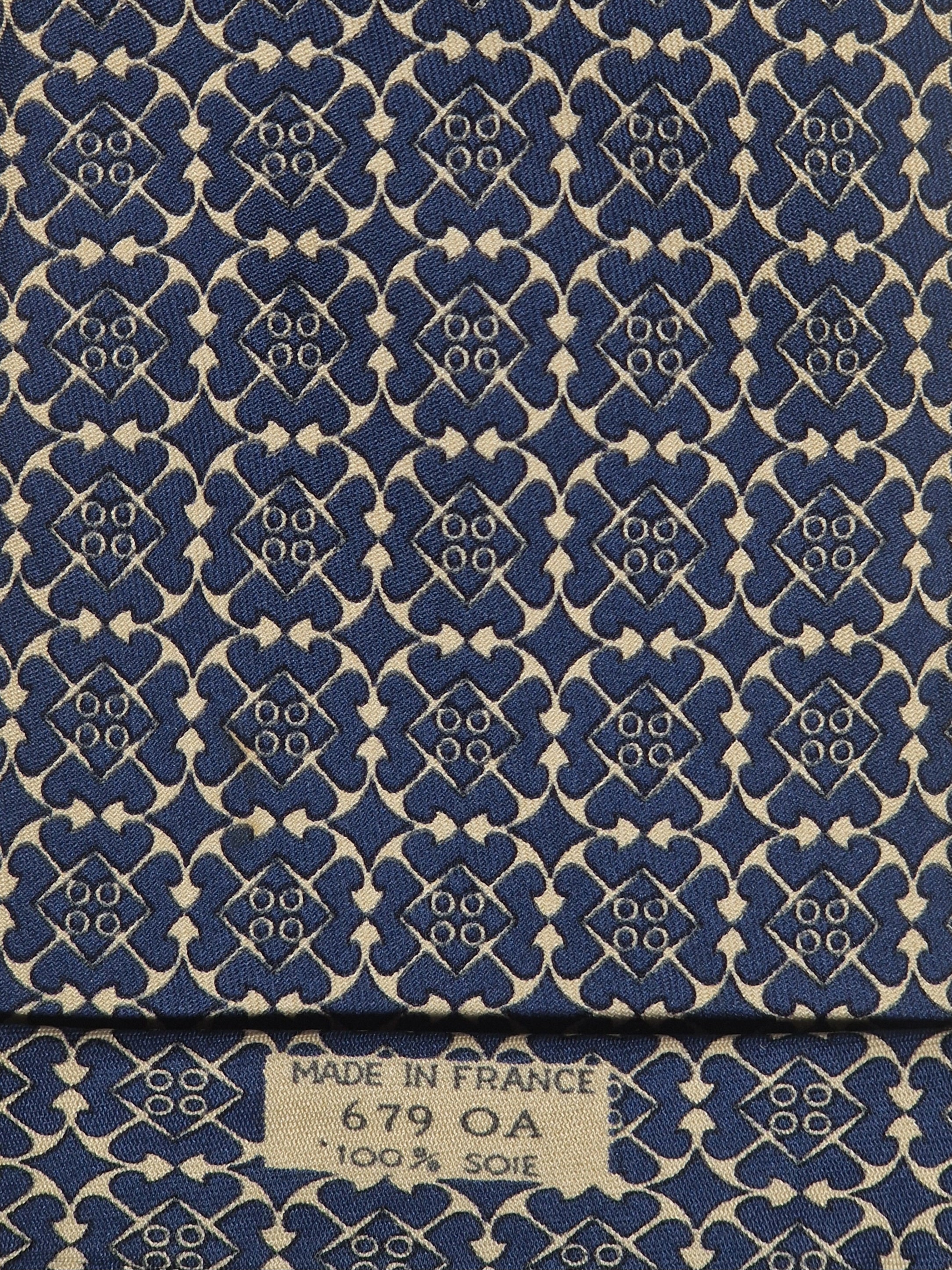00679 Hermès silk tie blue navy pattern 679 OA