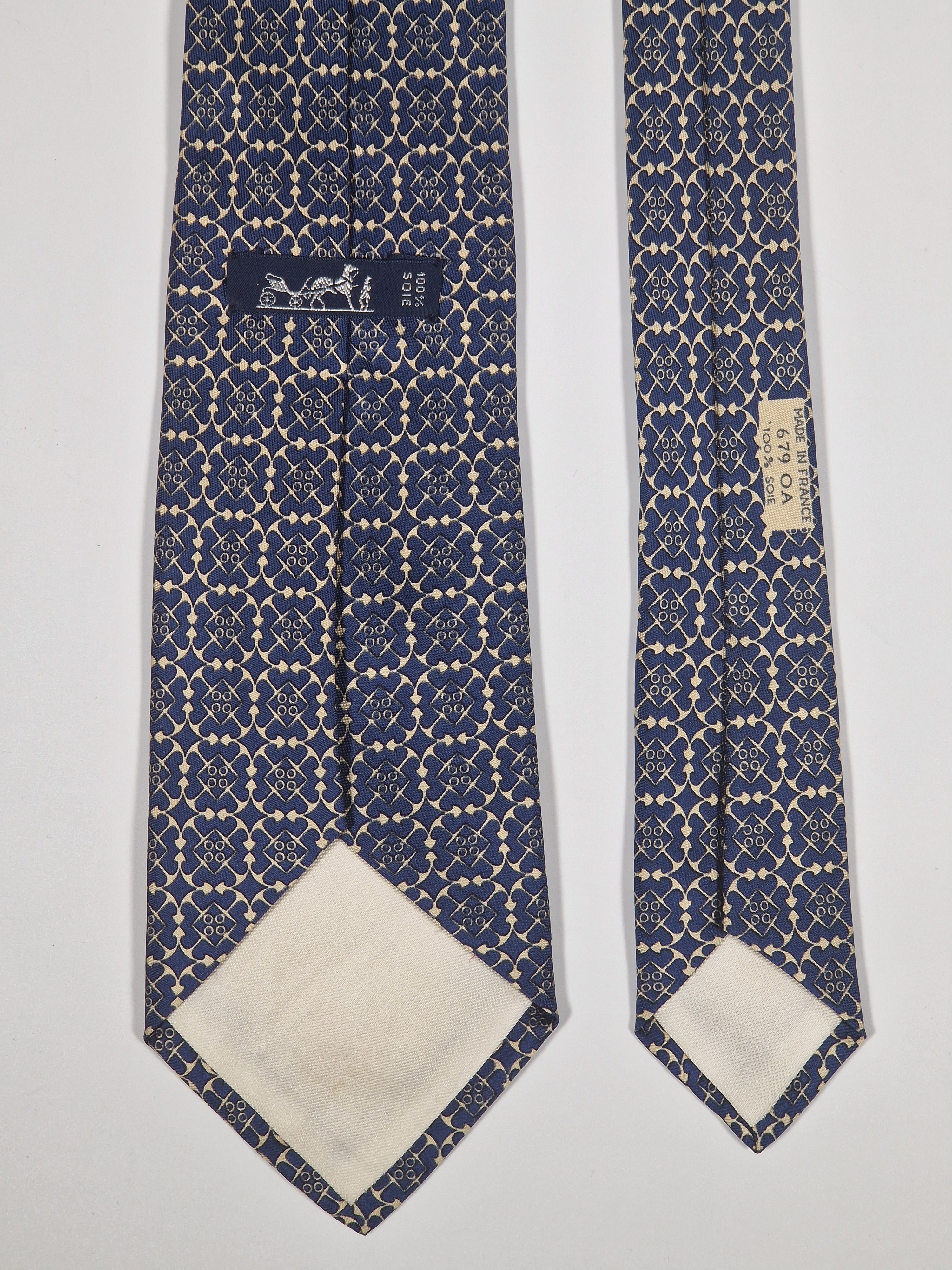 00679 Hermès silk tie blue navy pattern 679 OA