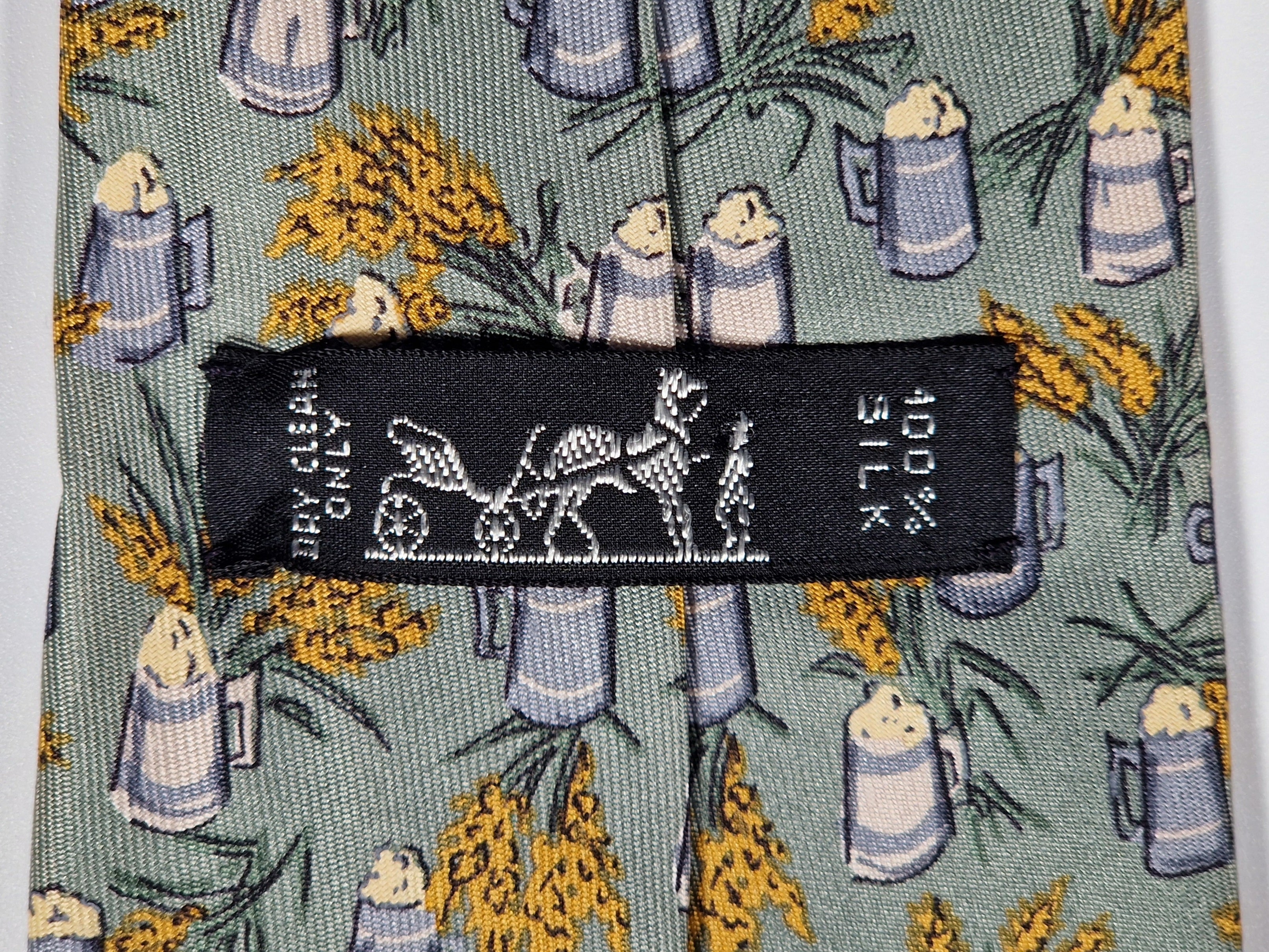 Hermès silk tie green beer and barley whimsical pattern Hermès 7347 PA tie green