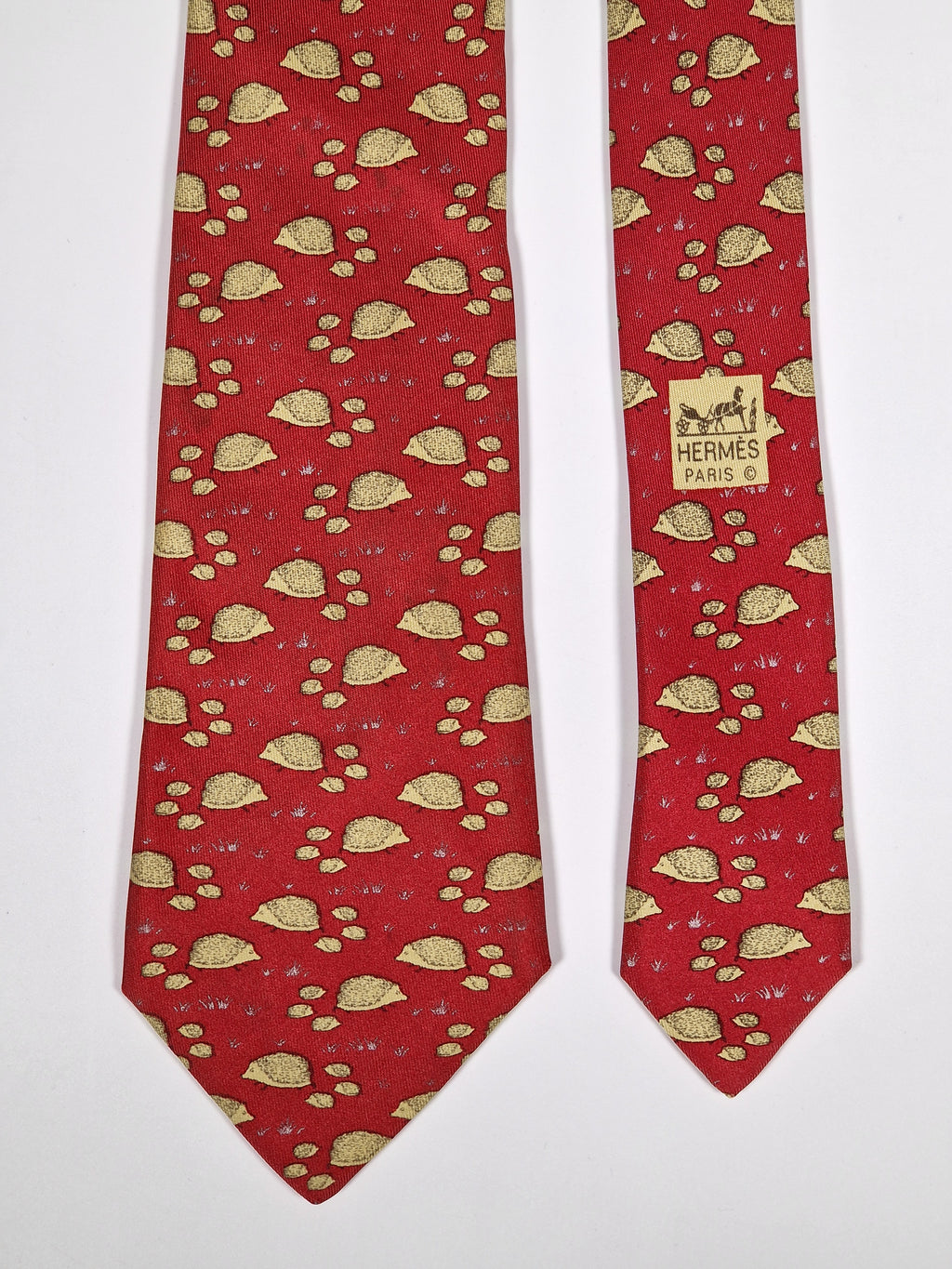 Hermès silk tie red hedgehog pattern 7363 PA