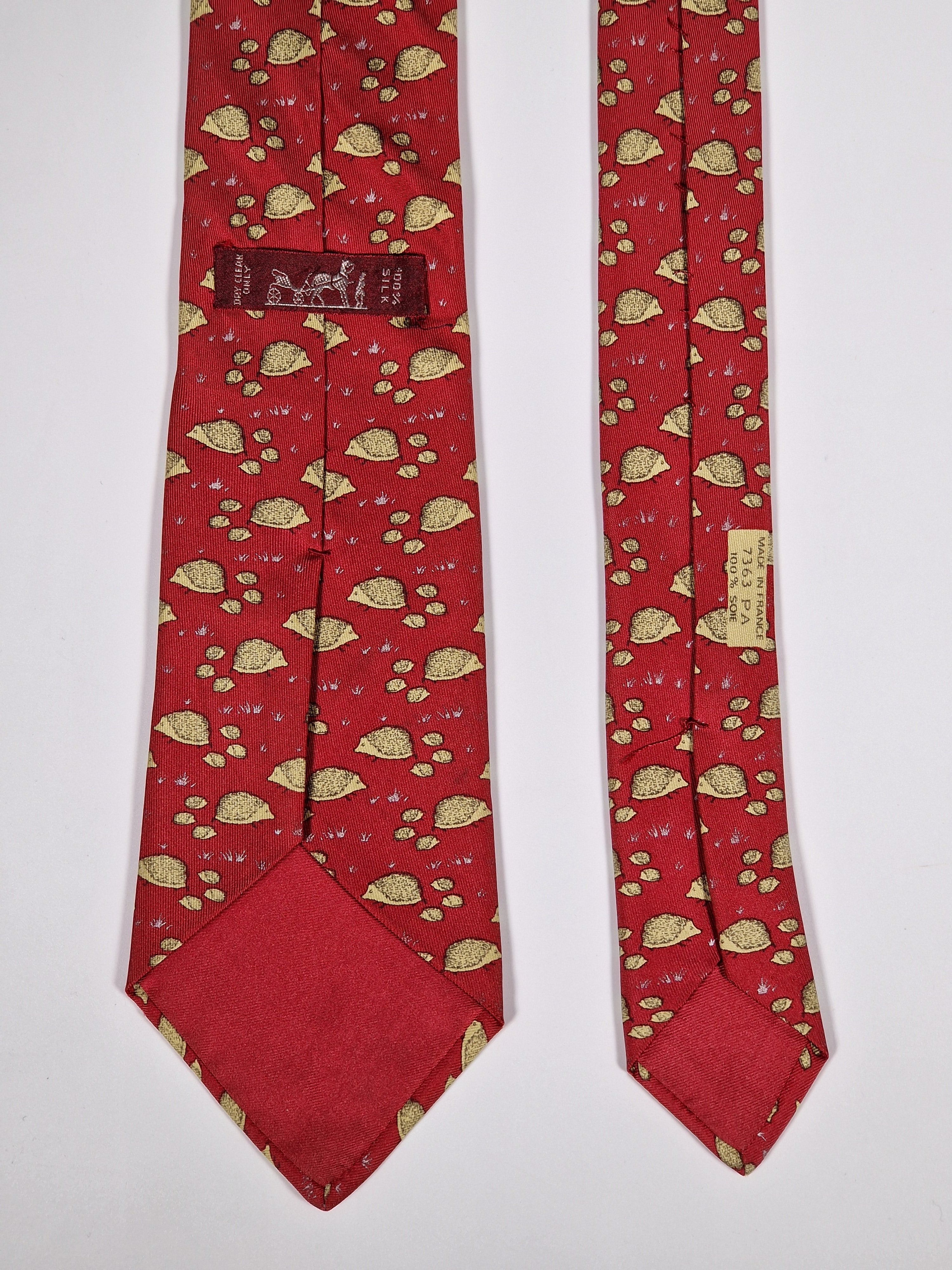 Hermès silk tie red hedgehog pattern 7363 PA