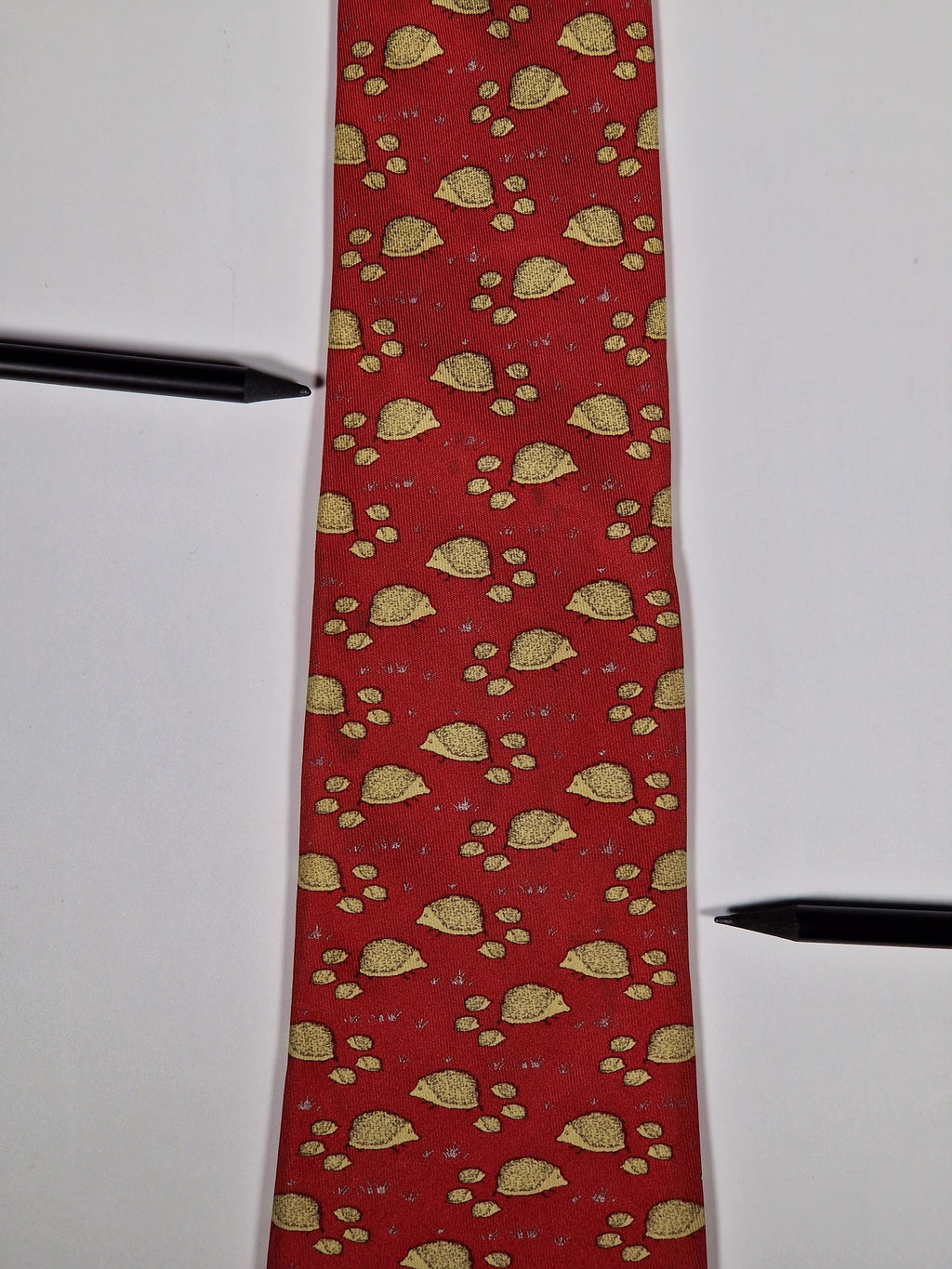 Hermès silk tie red hedgehog pattern 7363 PA