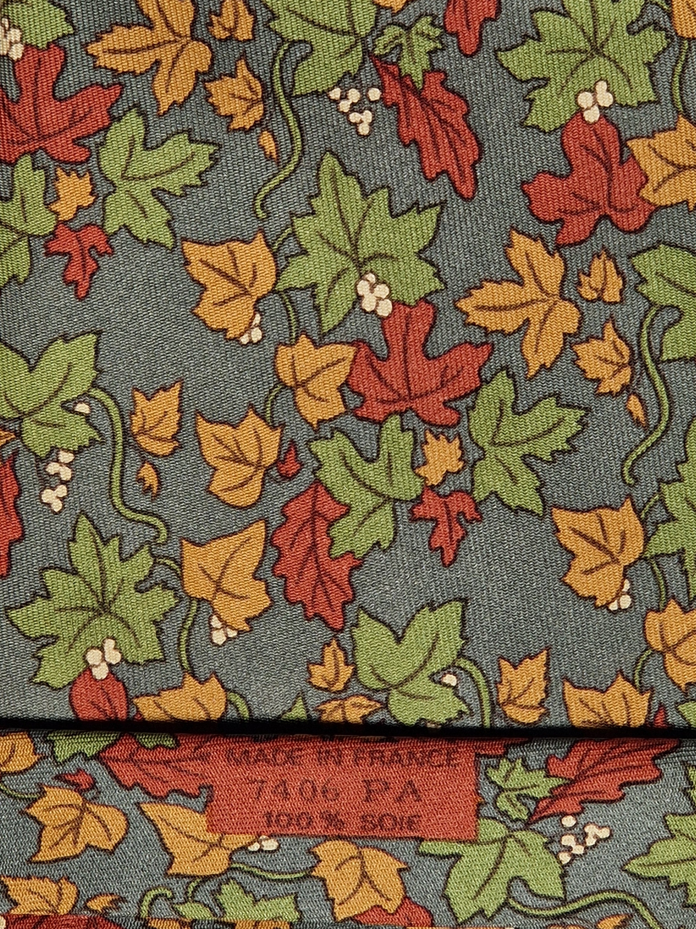Hermès silk tie green leaf pattern Hermès 7406 PA tie green