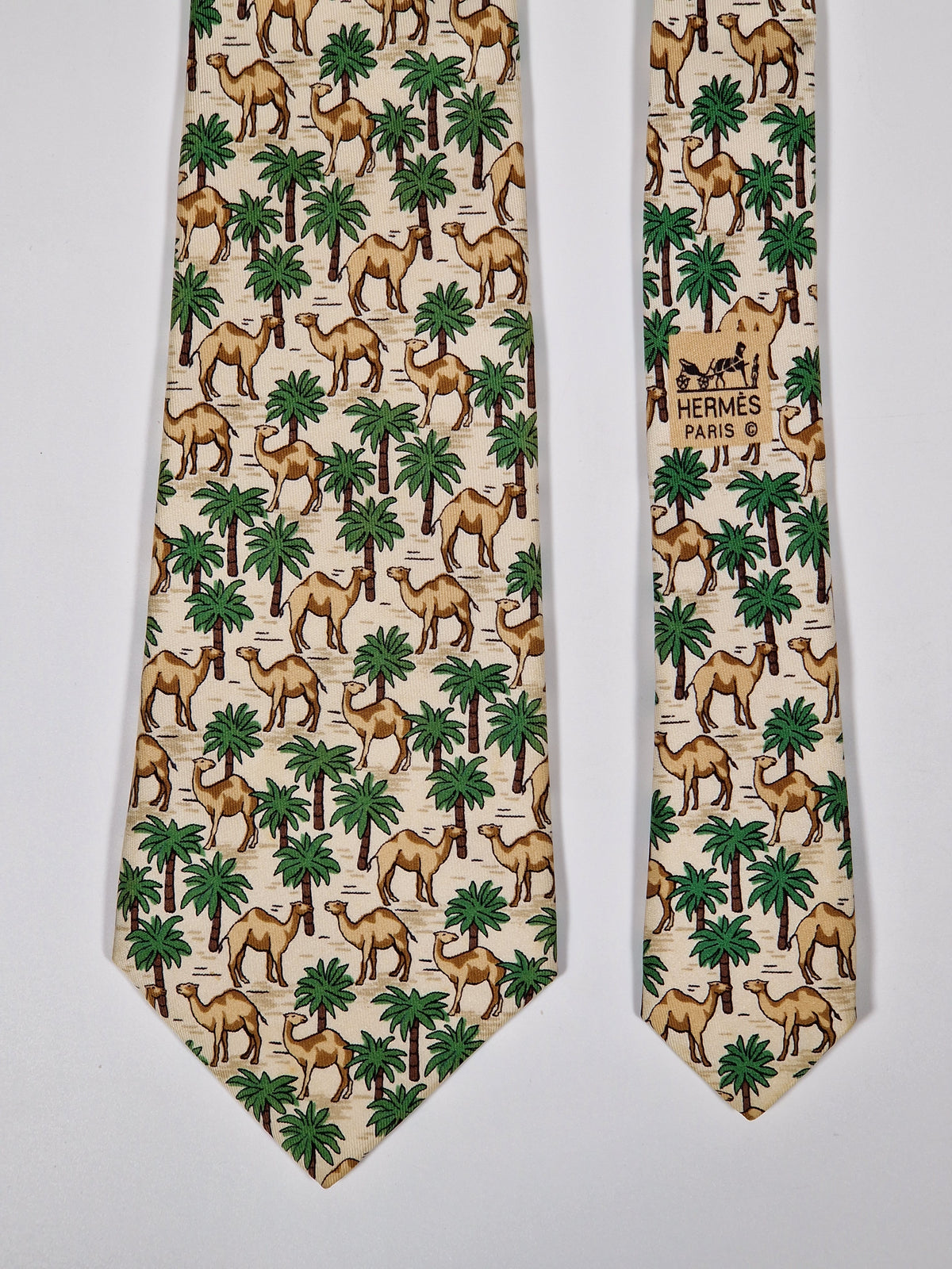 007418 Hermès tie white dromedary pattern 7418 HA