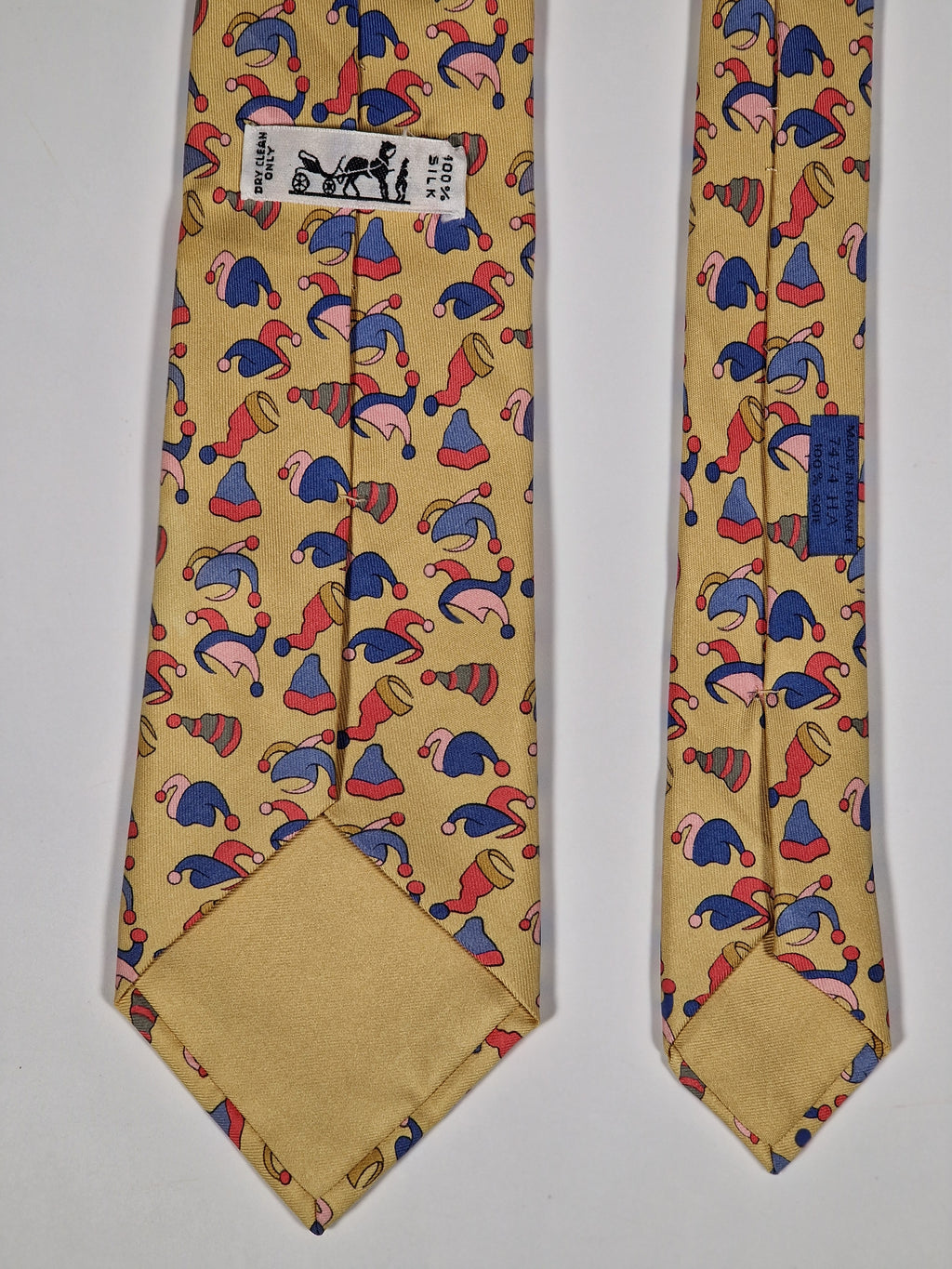 Hermès silk tie yellow jester hats pattern 7474 HA