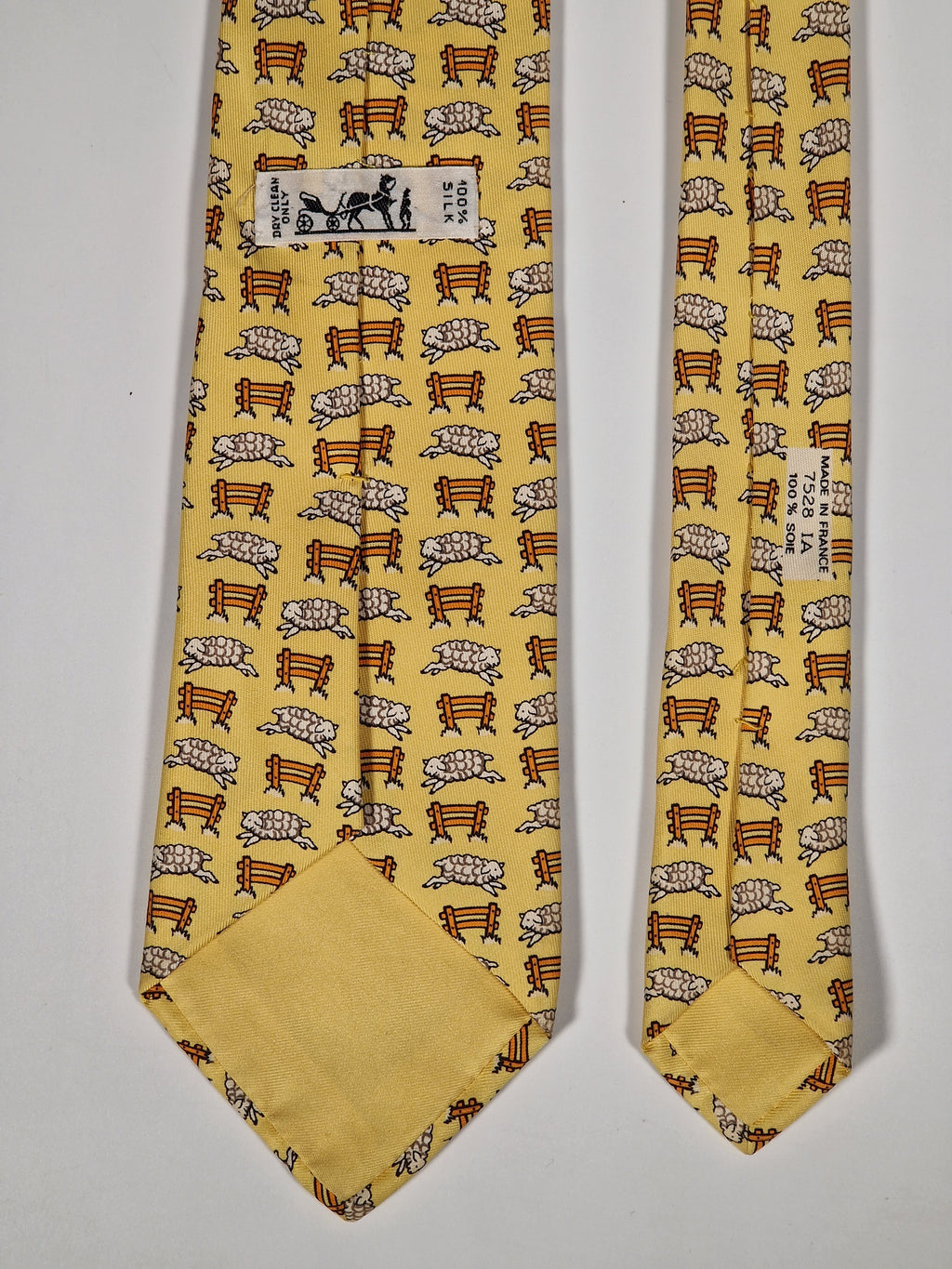 007528 Hermès tie yellow whimsical sheep 7528 IA