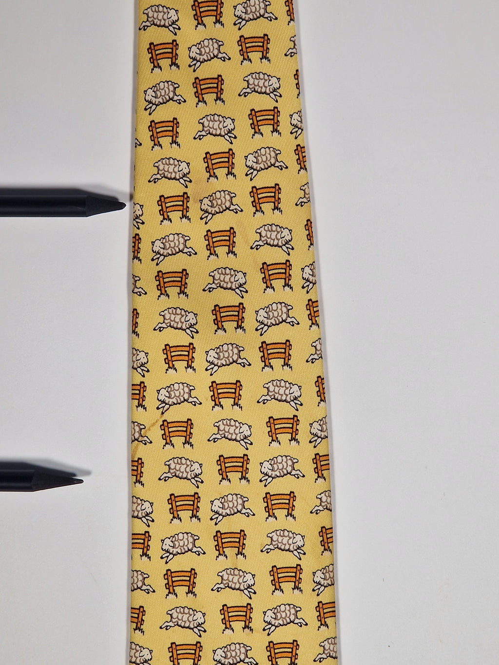 007528 Hermès tie yellow whimsical sheep 7528 IA