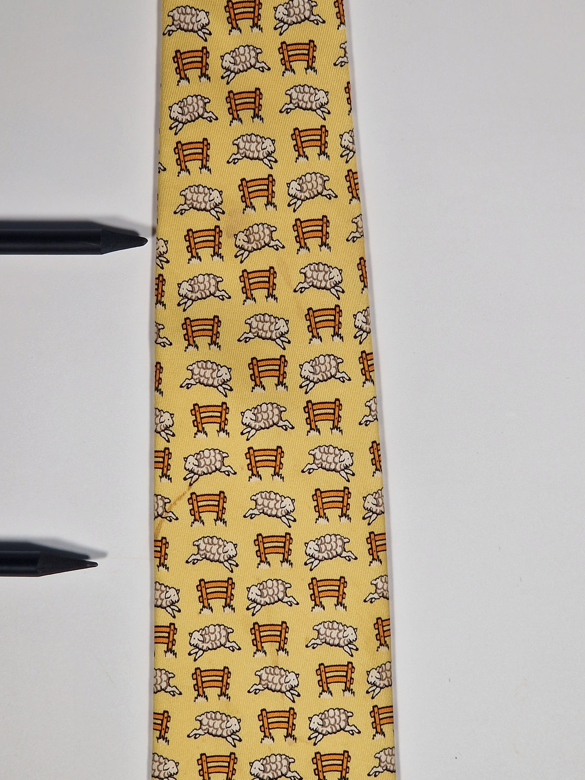 007528 Hermès tie yellow whimsical sheep 7528 IA