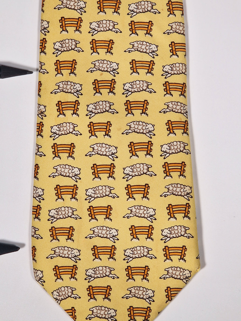 007528 Hermès tie yellow whimsical sheep 7528 IA