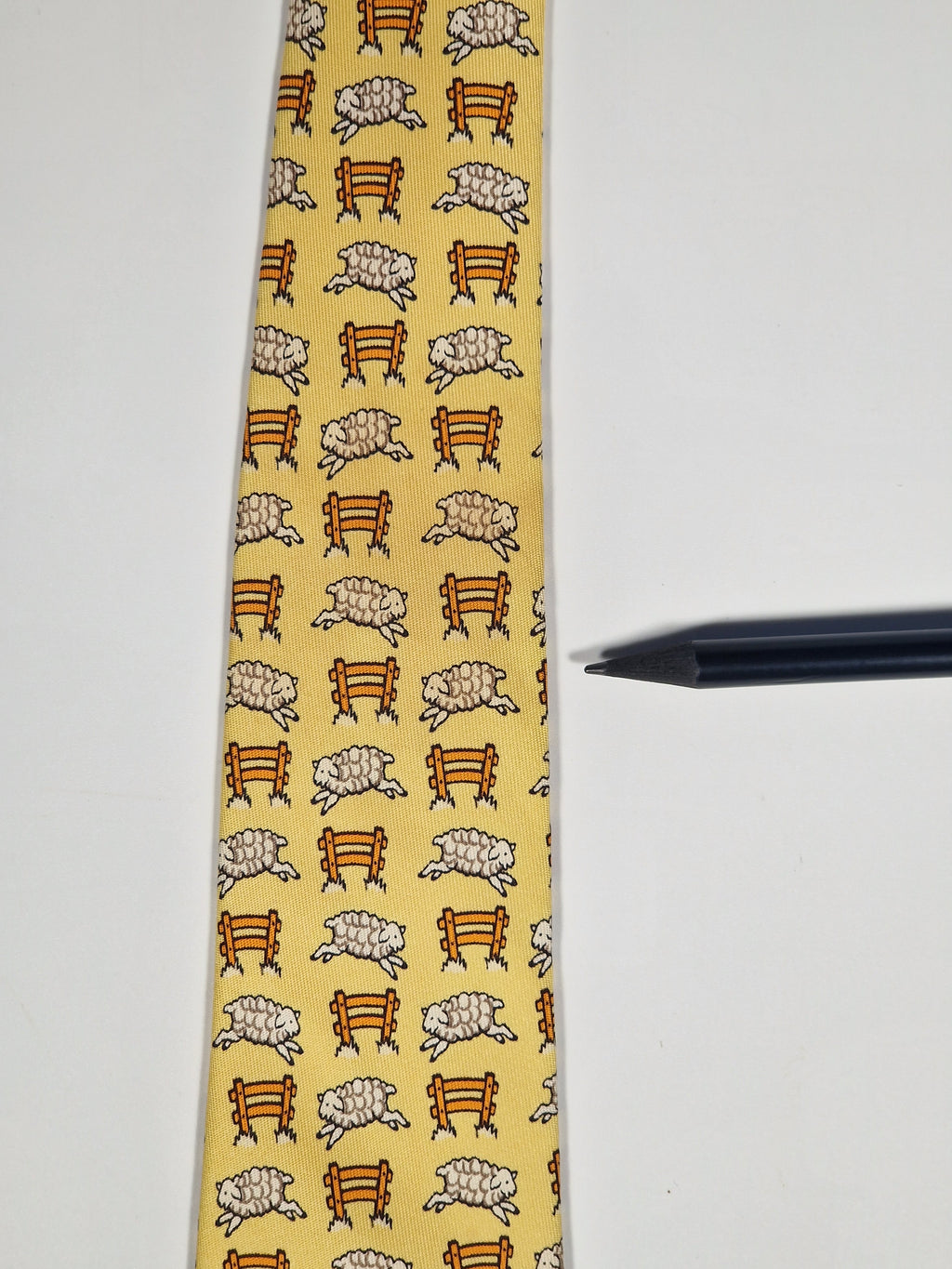 007528 Hermès tie yellow whimsical sheep 7528 IA