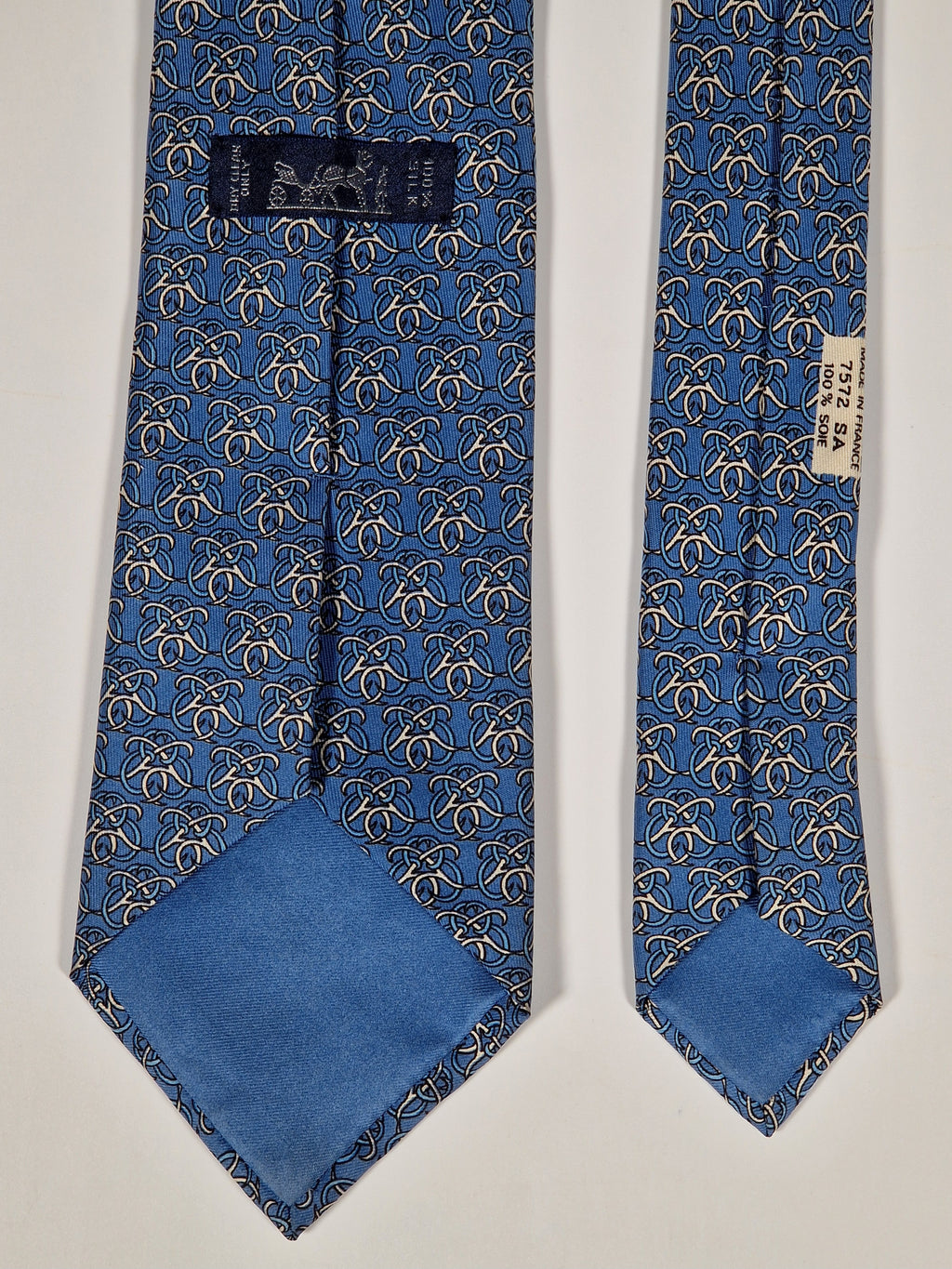 Hermès silk tie blue geometric pattern Hermès 7572 SA tie blue