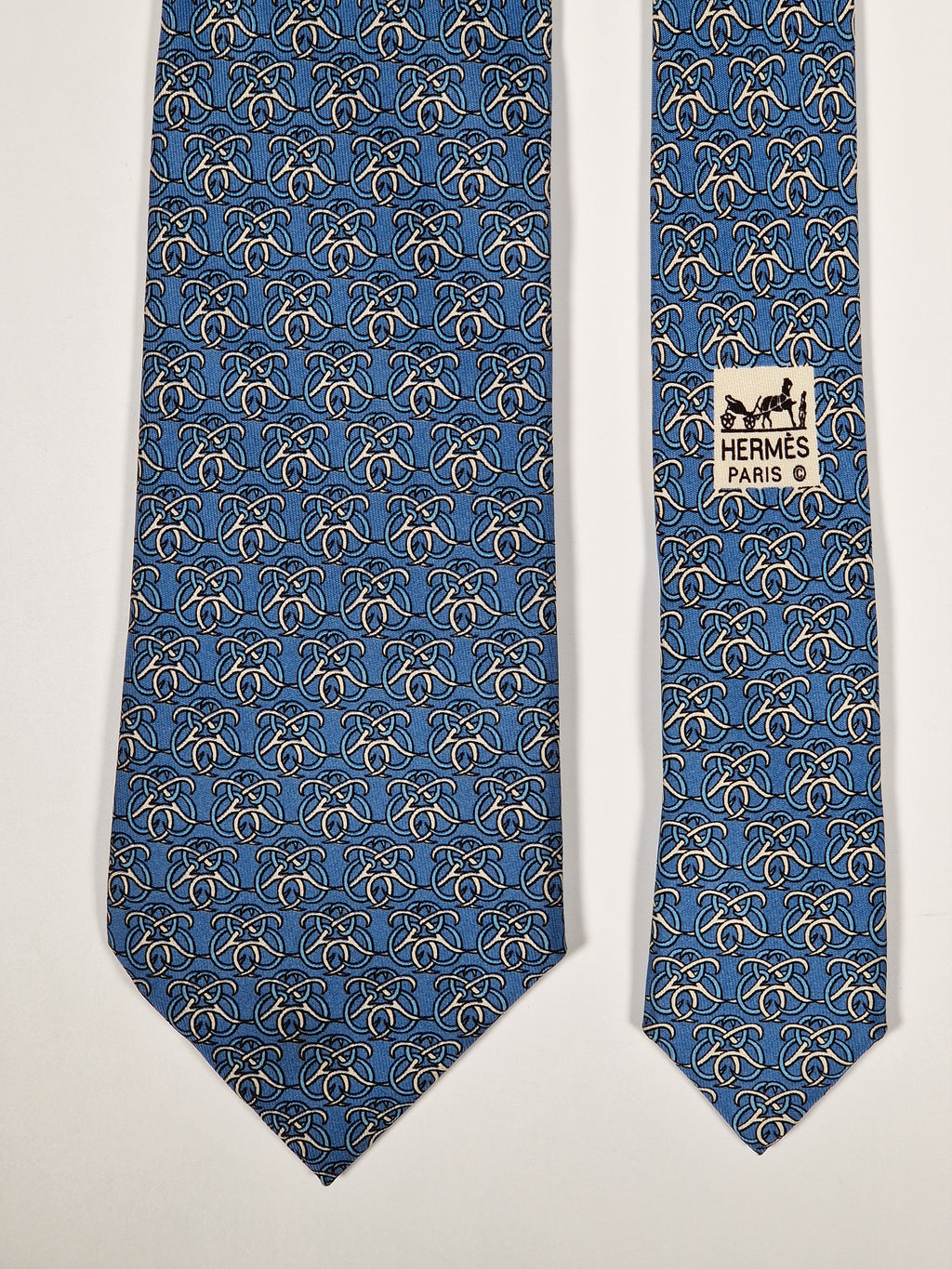Hermès silk tie blue geometric pattern Hermès 7572 SA tie blue