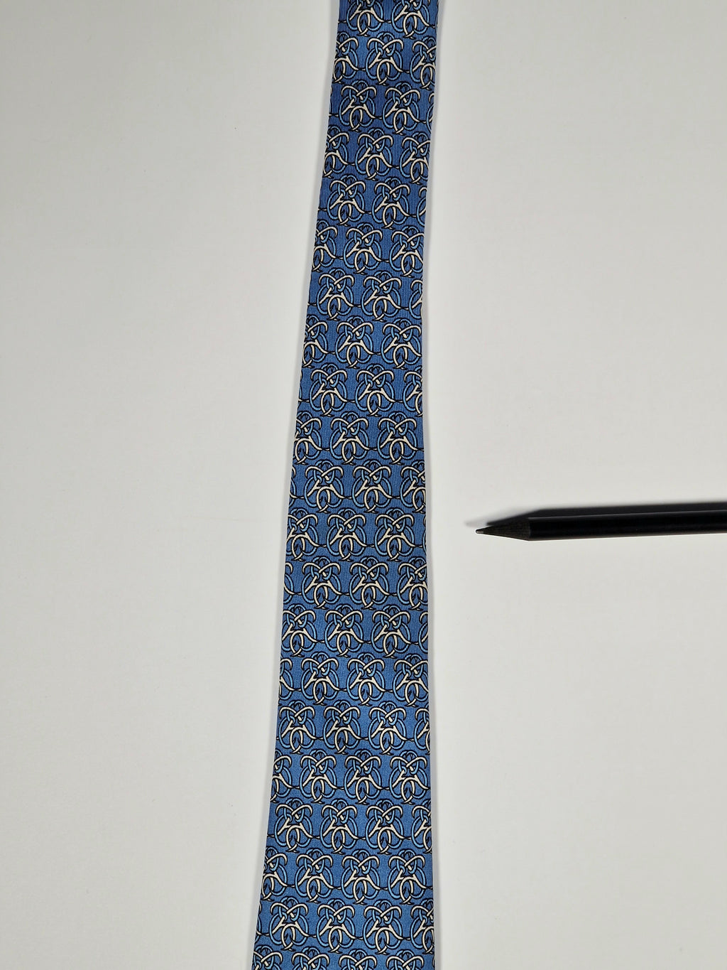 Hermès silk tie blue geometric pattern Hermès 7572 SA tie blue