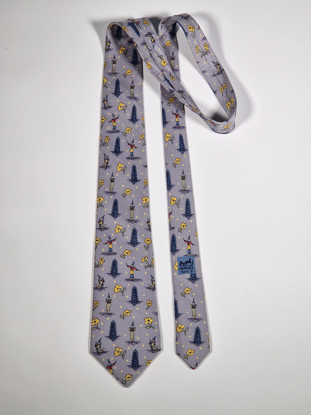 007577 Hermès tie grey etnical pattern Hermès 7577 SA tie grey