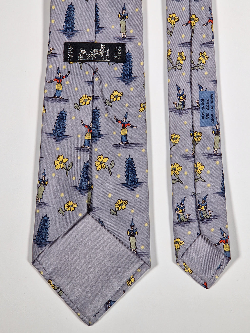 007577 Hermès tie grey etnical pattern Hermès 7577 SA tie grey