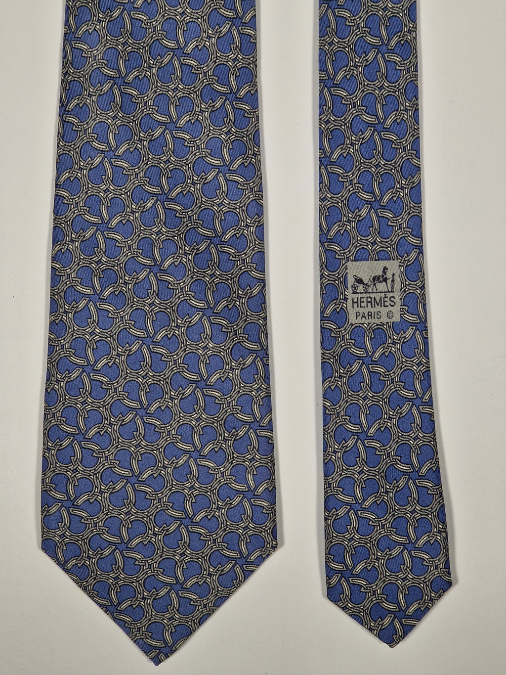 Hermès silk tie blue horse shoe pattern 7581 SA