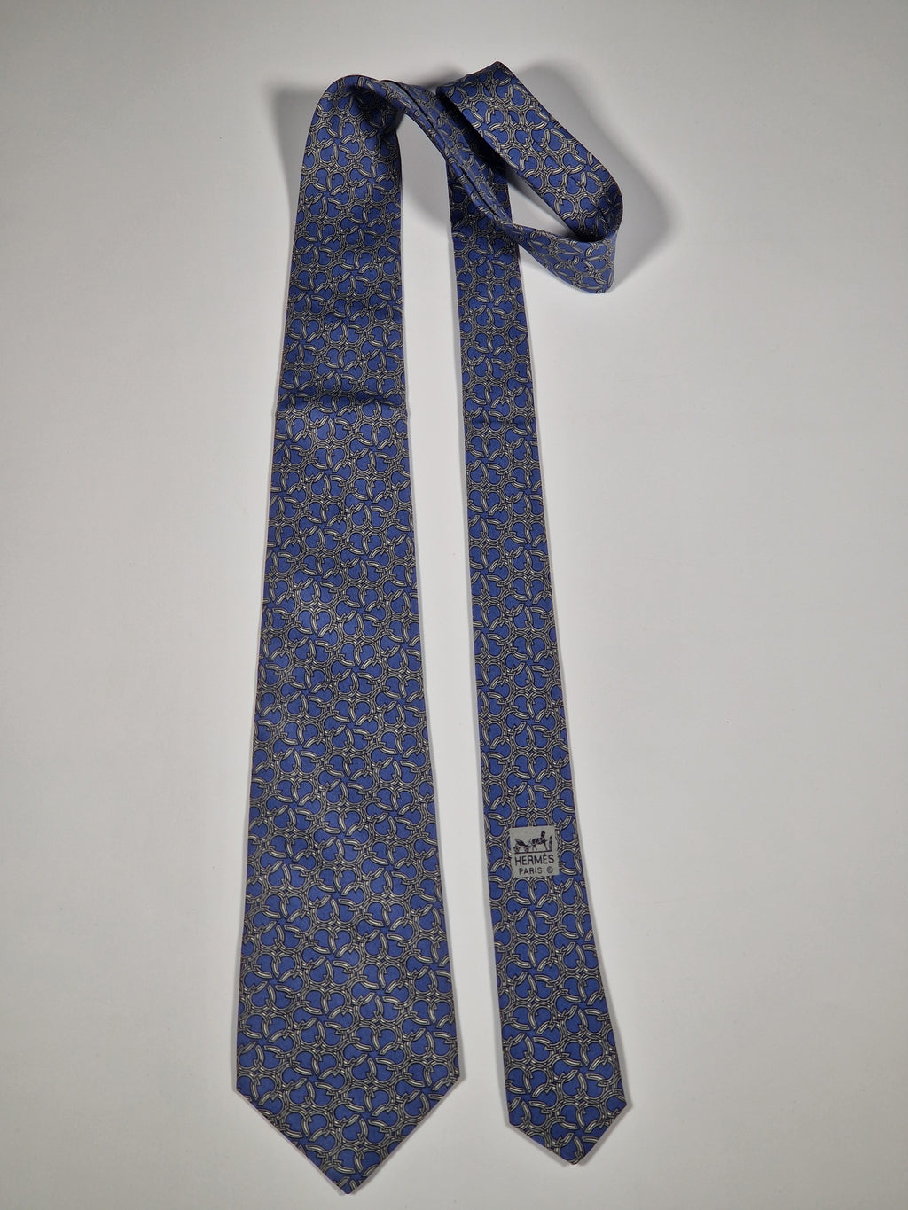 Hermès silk tie blue horse shoe pattern 7581 SA