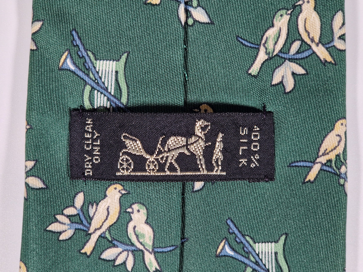 007593 Hermès tie green Bird and instruments 7593 SA