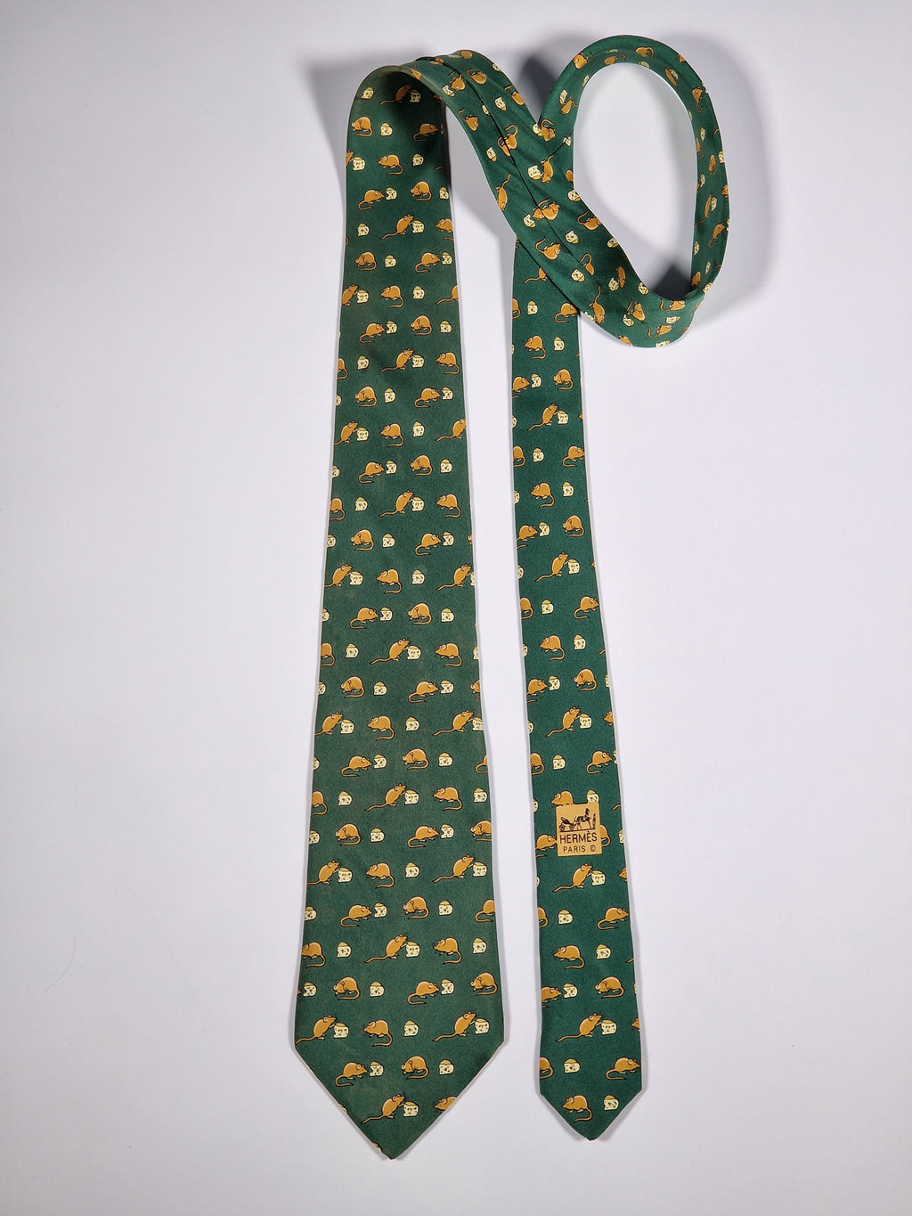 007605 Hermès tie green mouse and cheese 7605 SA