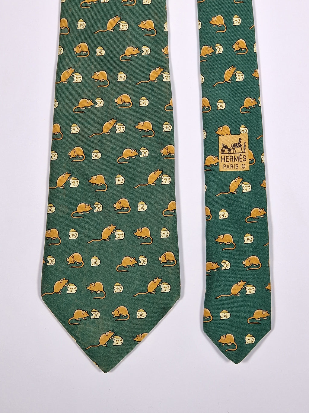 007605 Hermès tie green mouse and cheese 7605 SA