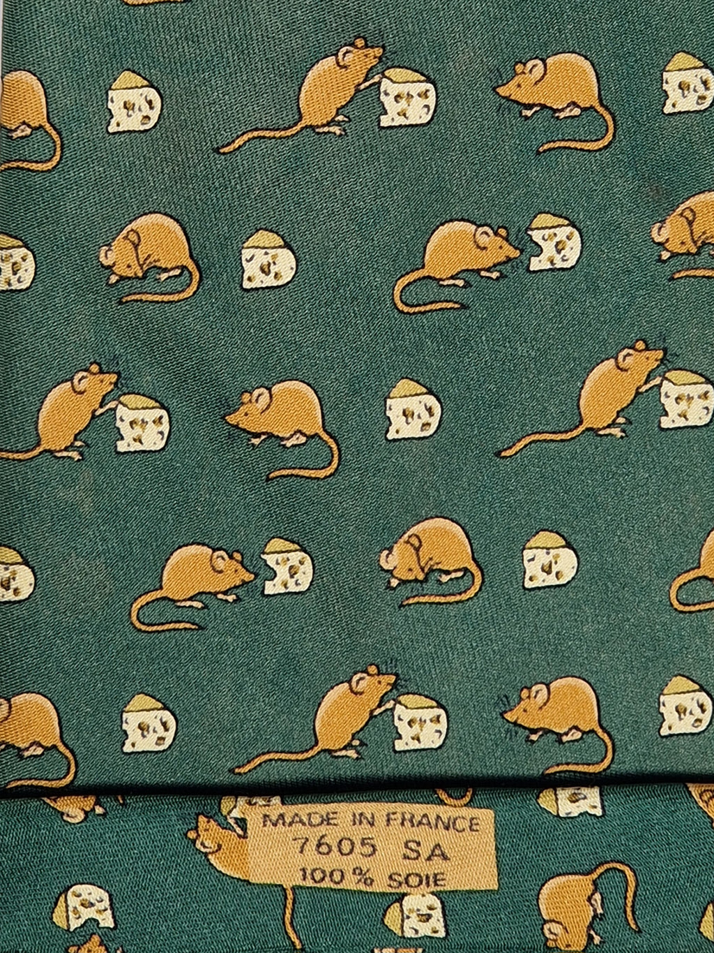 007605 Hermès tie green mouse and cheese 7605 SA