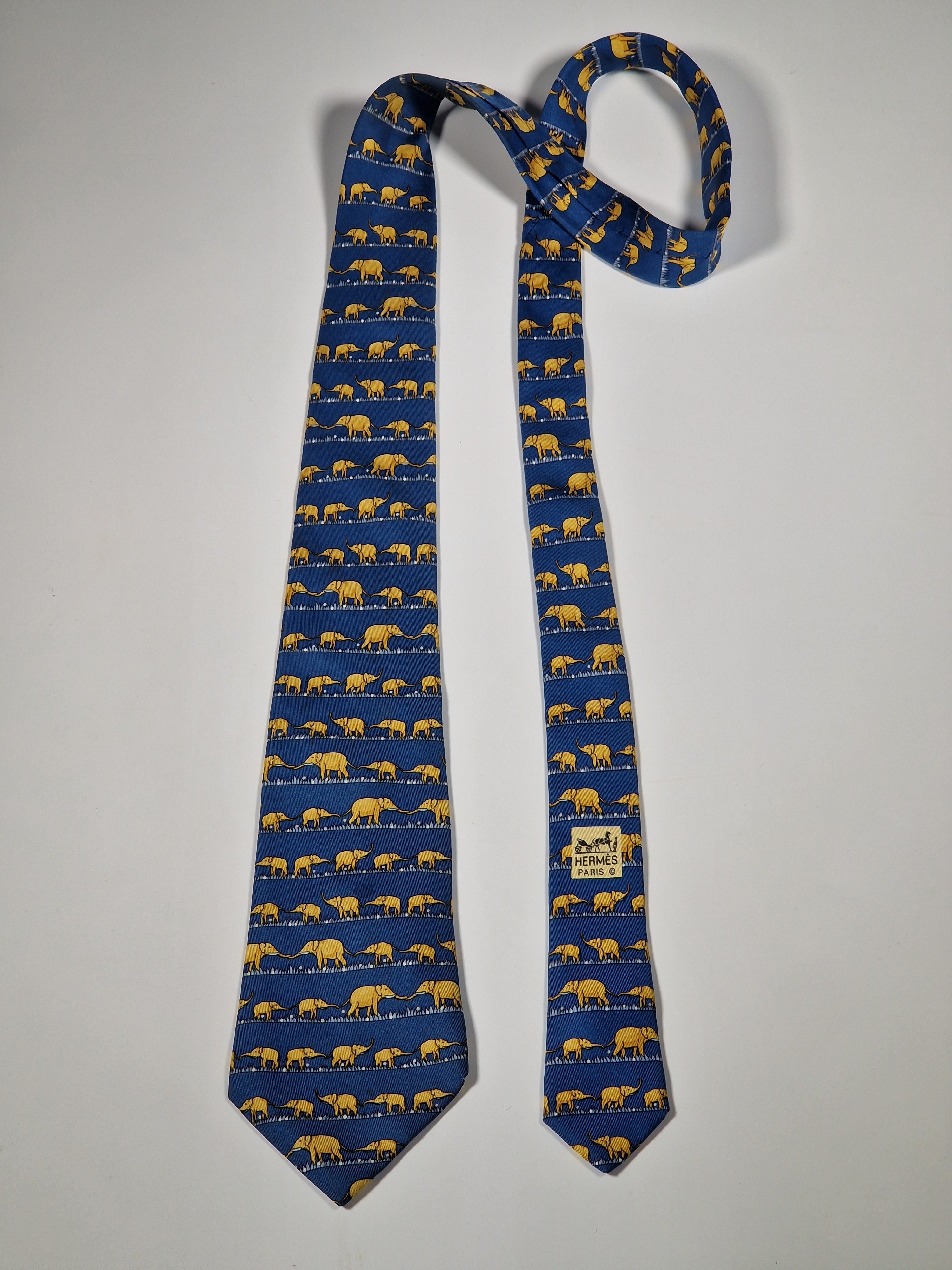 Hermès silk tie blue elephants pattern 7621 TA