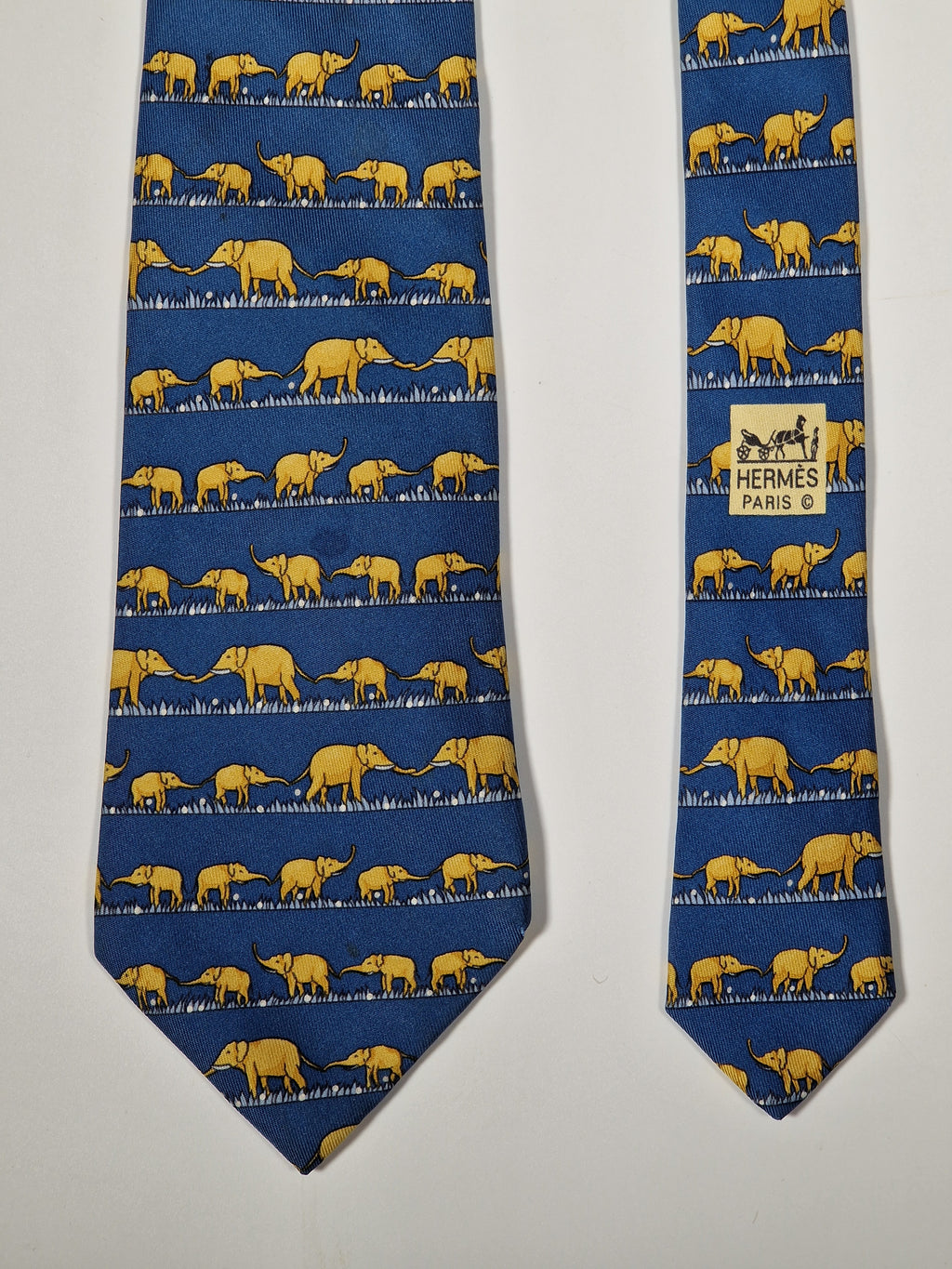 Hermès silk tie blue elephants pattern 7621 TA