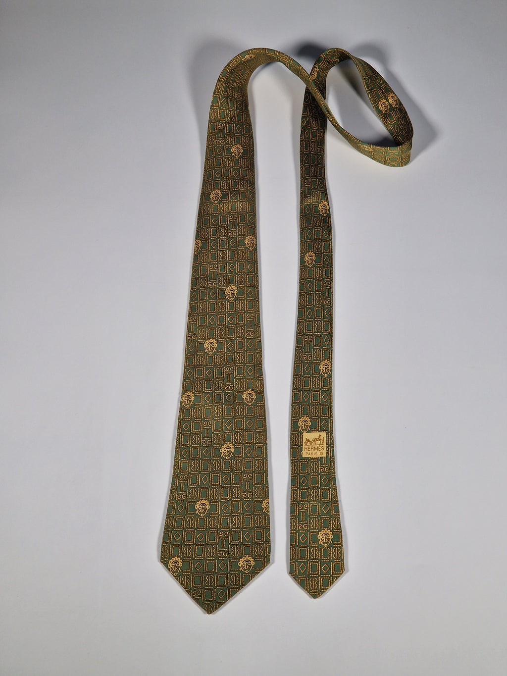 Hermès silk tie green ethnical pattern 7677TA