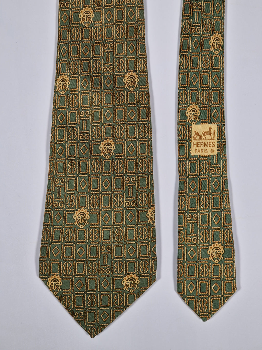 Hermès silk tie green ethnical pattern 7677TA