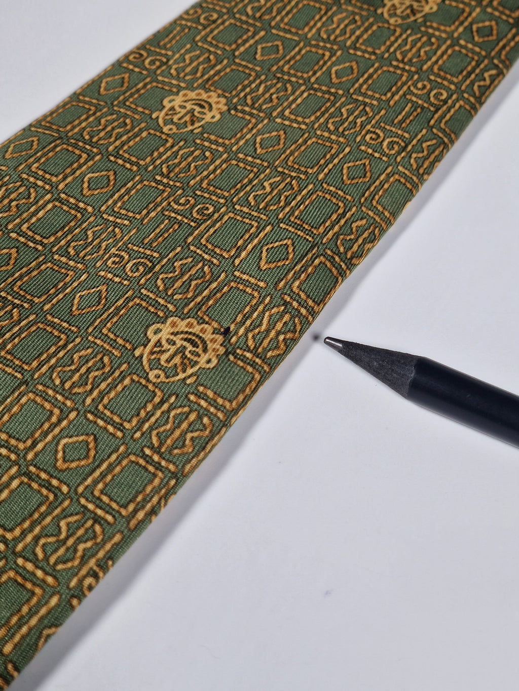 Hermès silk tie green ethnical pattern 7677TA