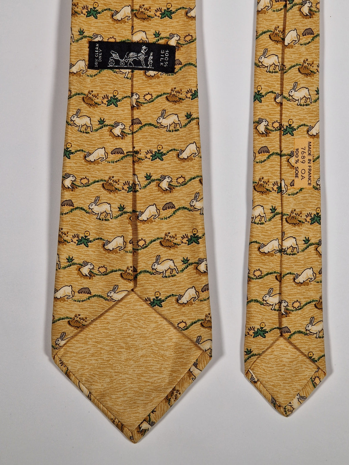 007699 Hermès tie yellow rabbit pattern 7699 OA