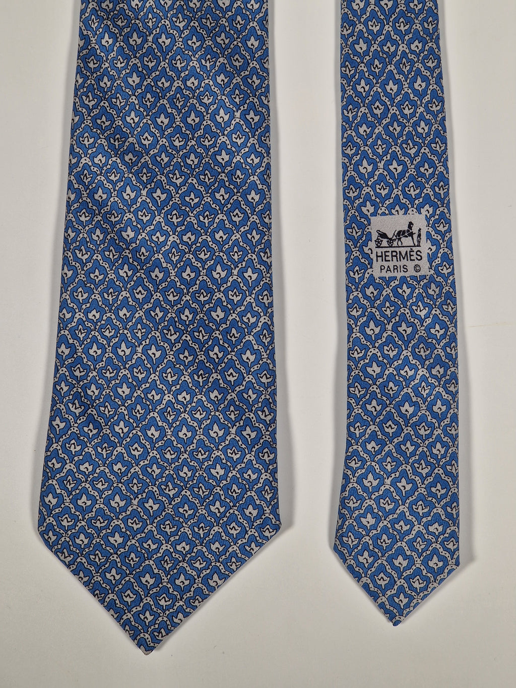 Hermès silk tie blue flower pattern 7701 OA