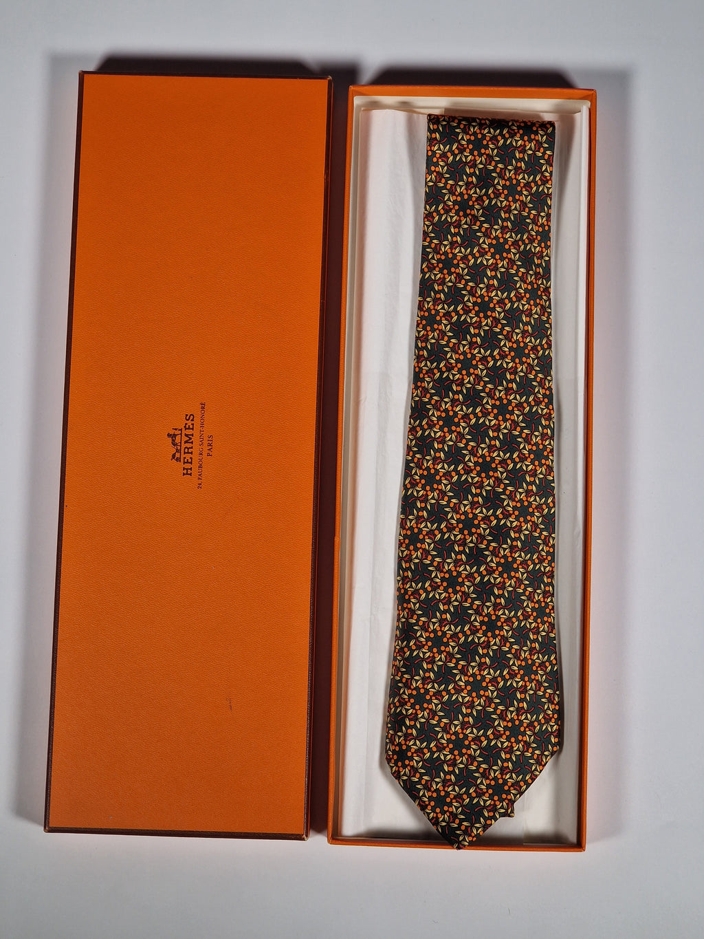 Hermés silk tie green flower pattern 7745 OA with box Box