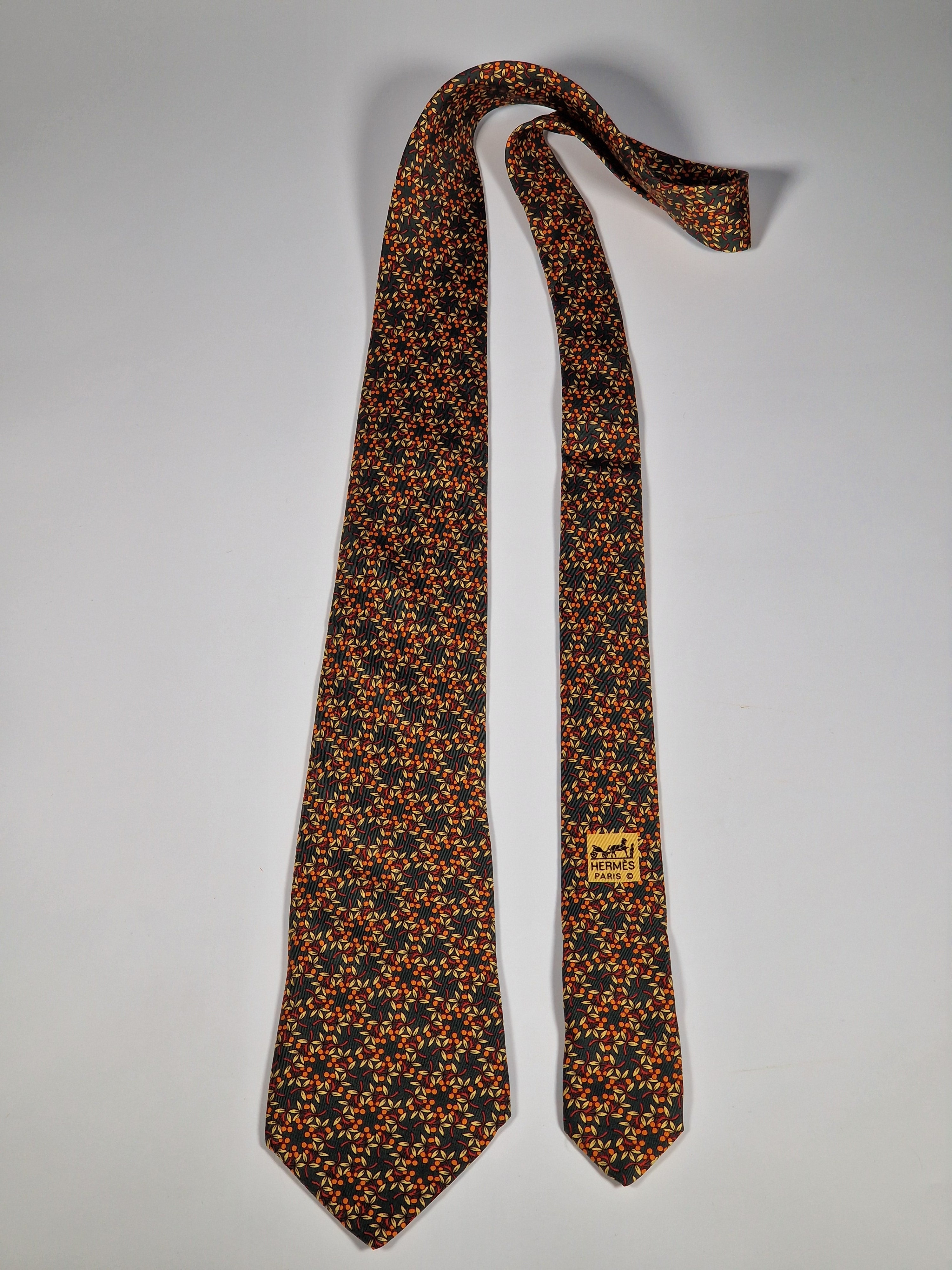 Hermés silk tie green flower pattern 7745 OA with box Box