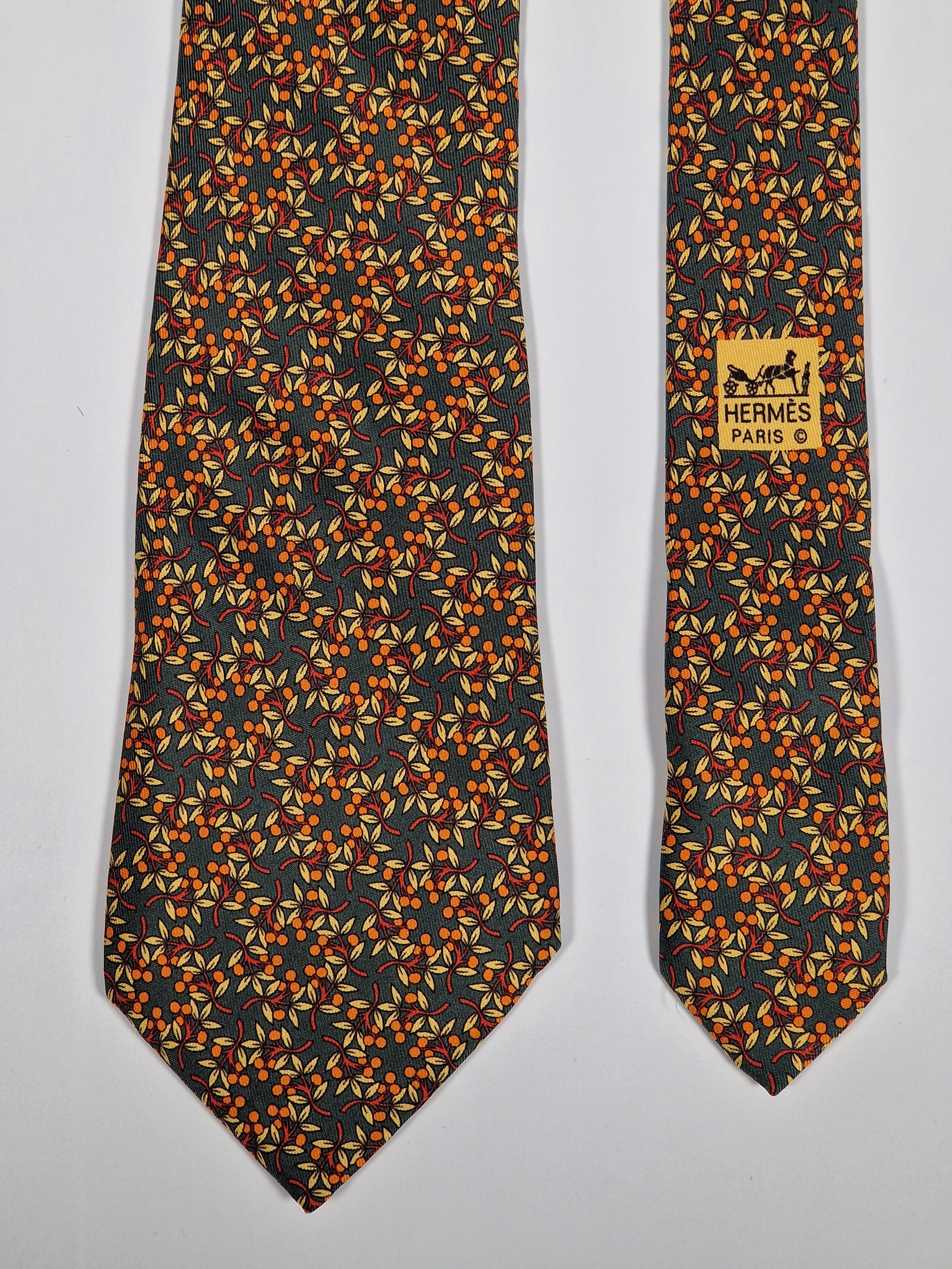 Hermés silk tie green flower pattern 7745 OA with box Box