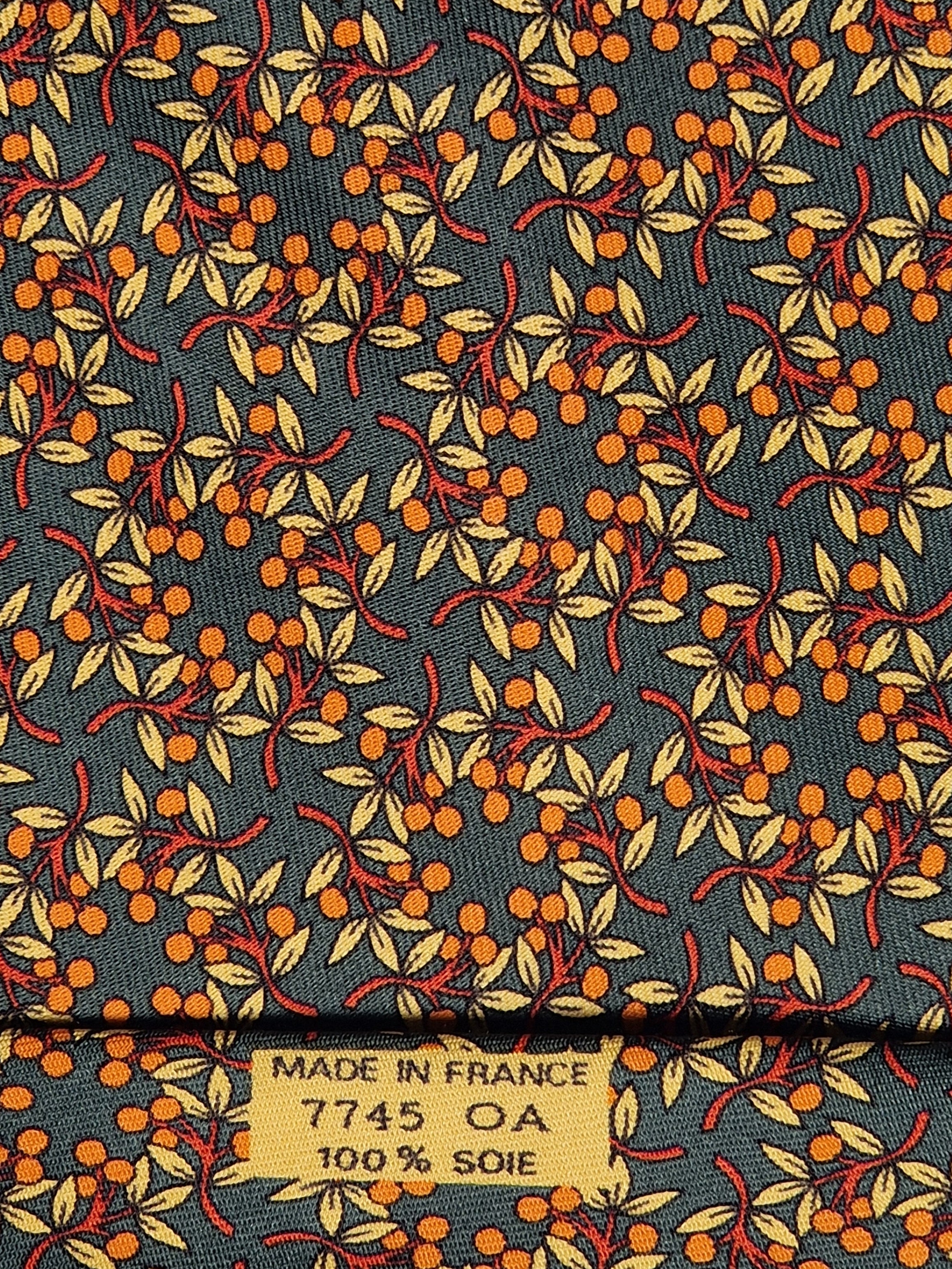 Hermés silk tie green flower pattern 7745 OA with box Box