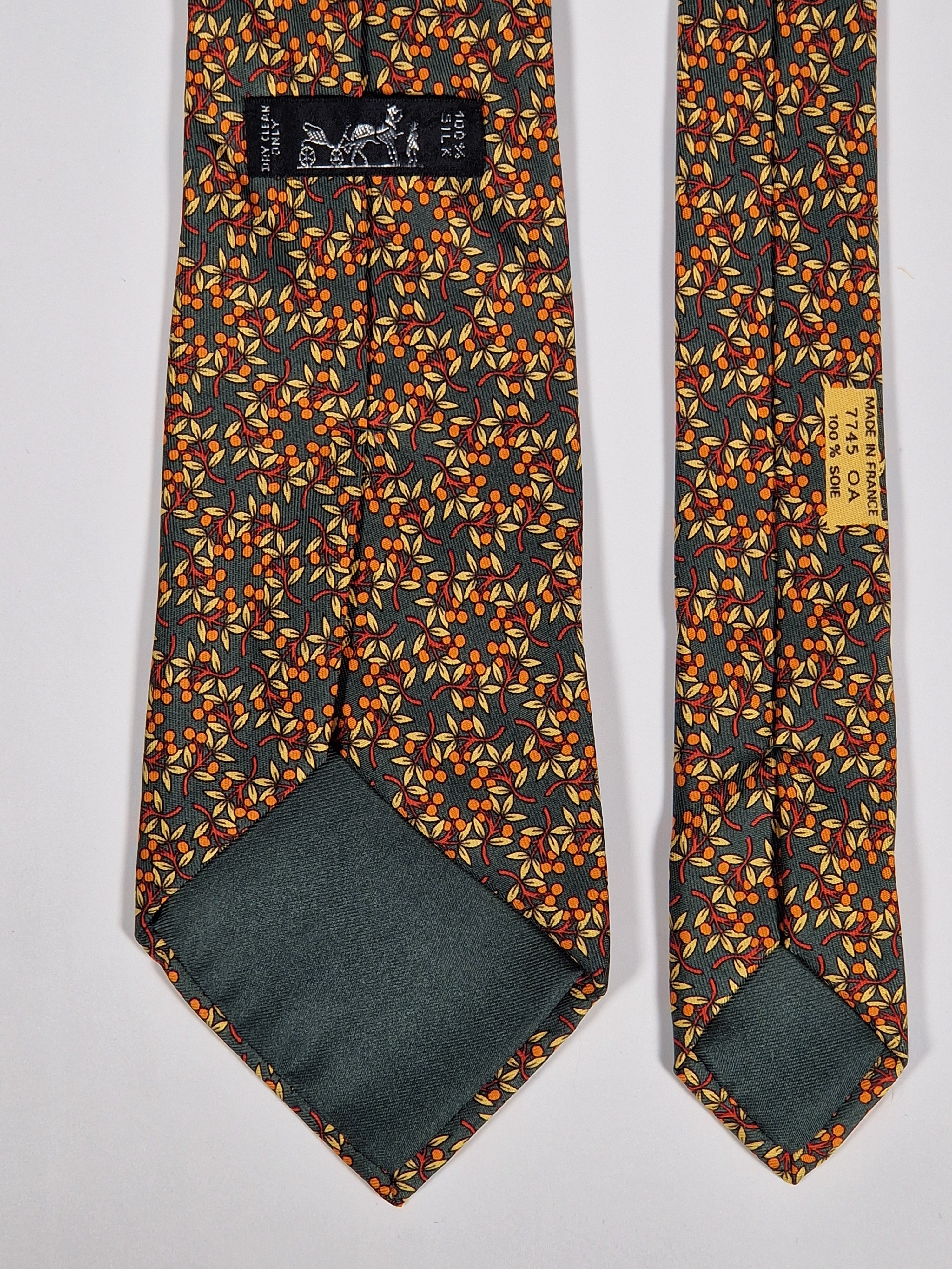Hermés silk tie green flower pattern 7745 OA with box Box