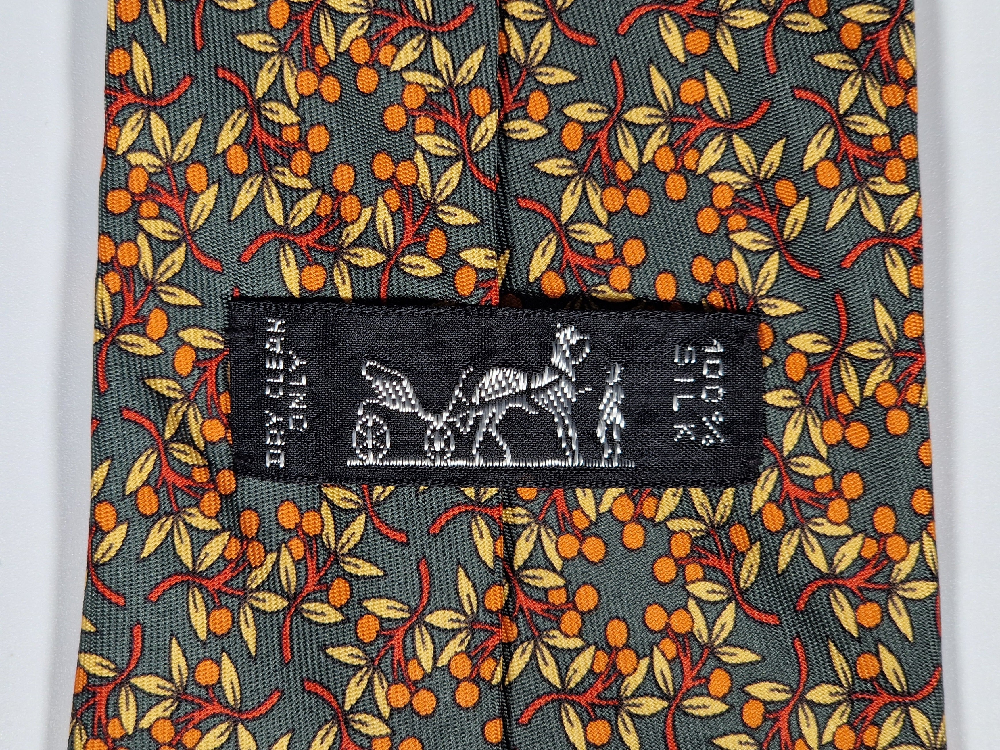 Hermés silk tie green flower pattern 7745 OA with box Box